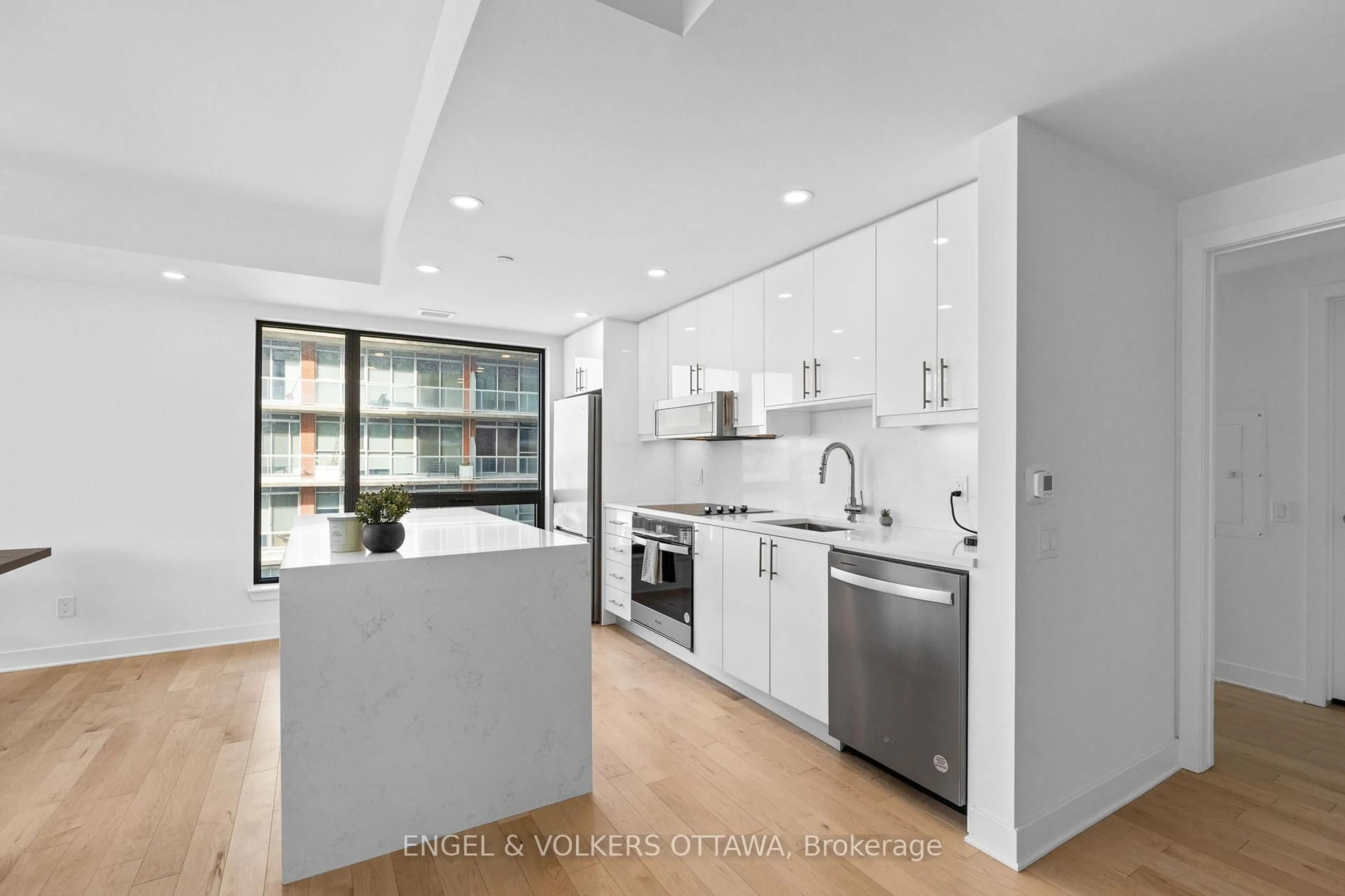 Unknown for 180 George St #1802, Ottawa Ontario K1N 0G8