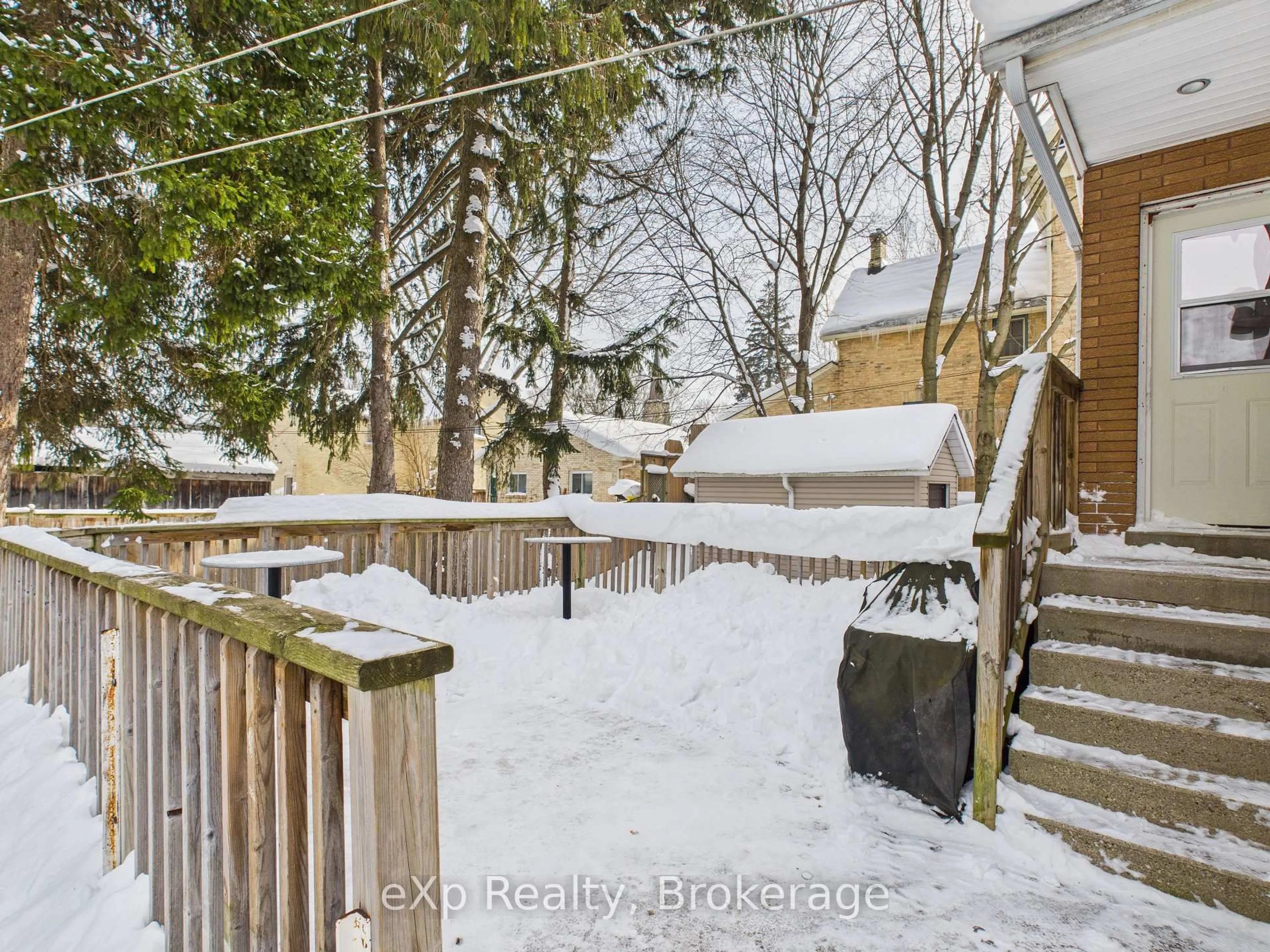 Patio, street for 120 Colborne St, Brockton Ontario N0G 2V0