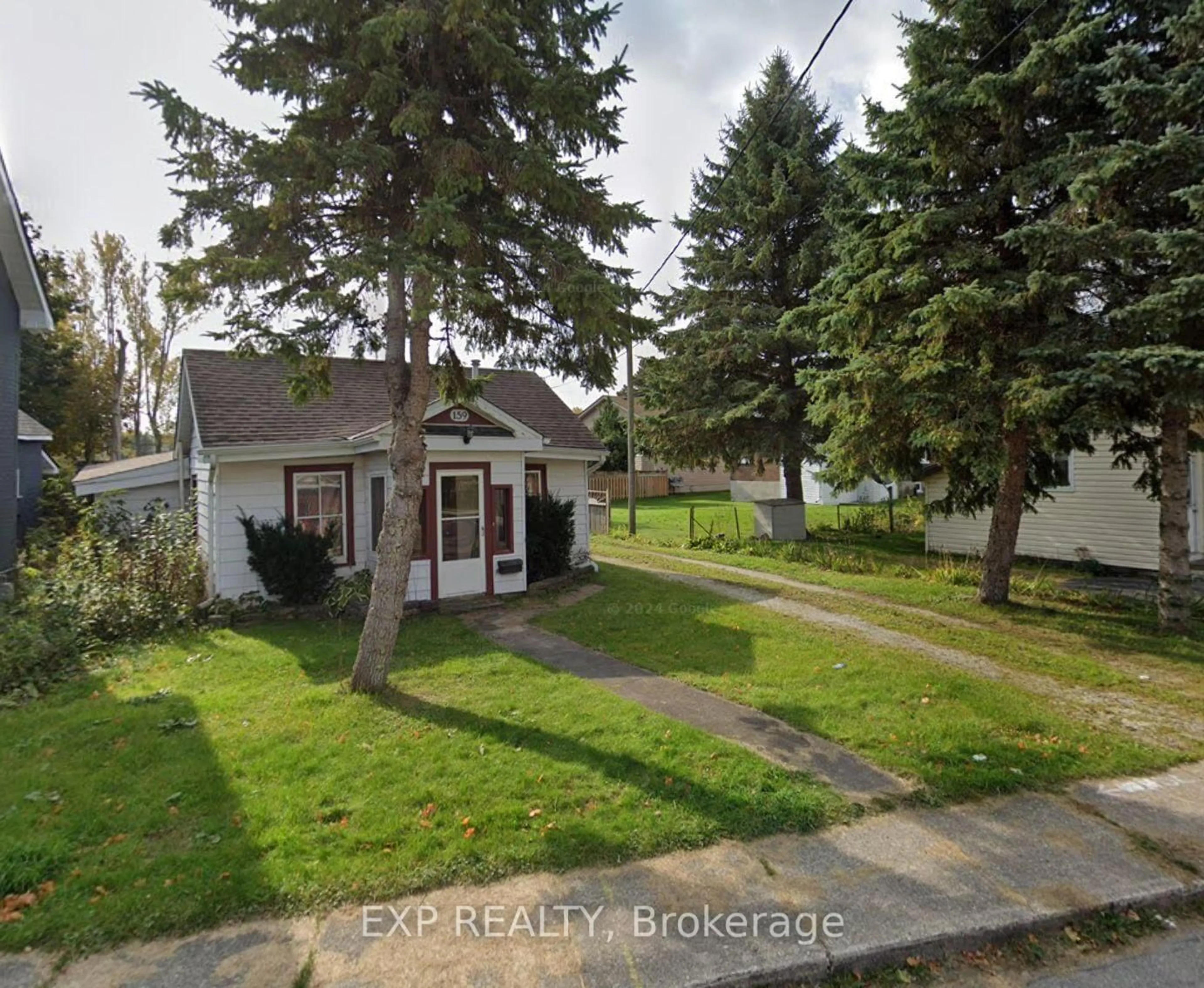 A pic from outside/outdoor area/front of a property/back of a property/a pic from drone, street for 159 13th St, Owen Sound Ontario N4K 3W3