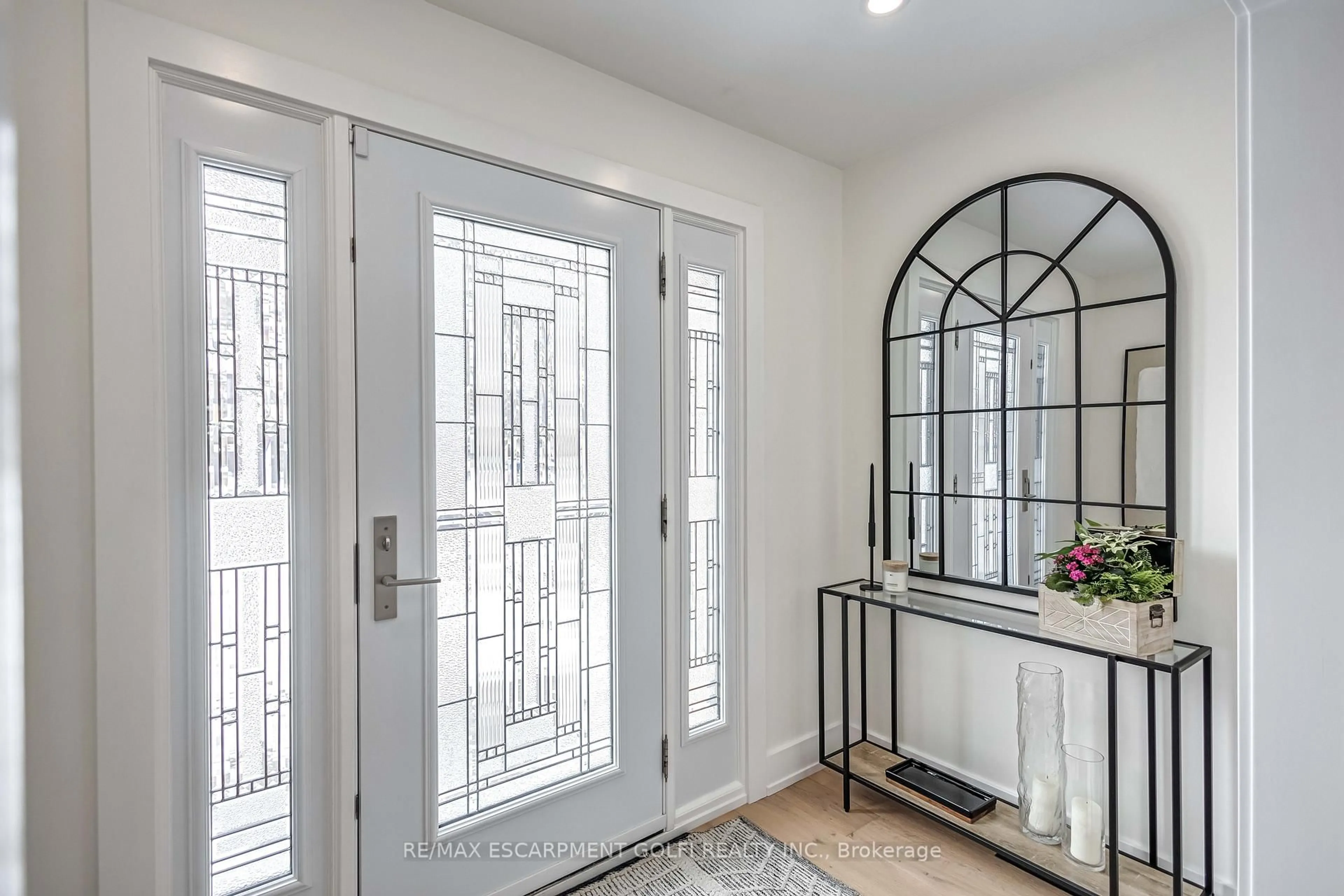 Indoor entryway for 23 Galley Rd, Hamilton Ontario L9G 4S8