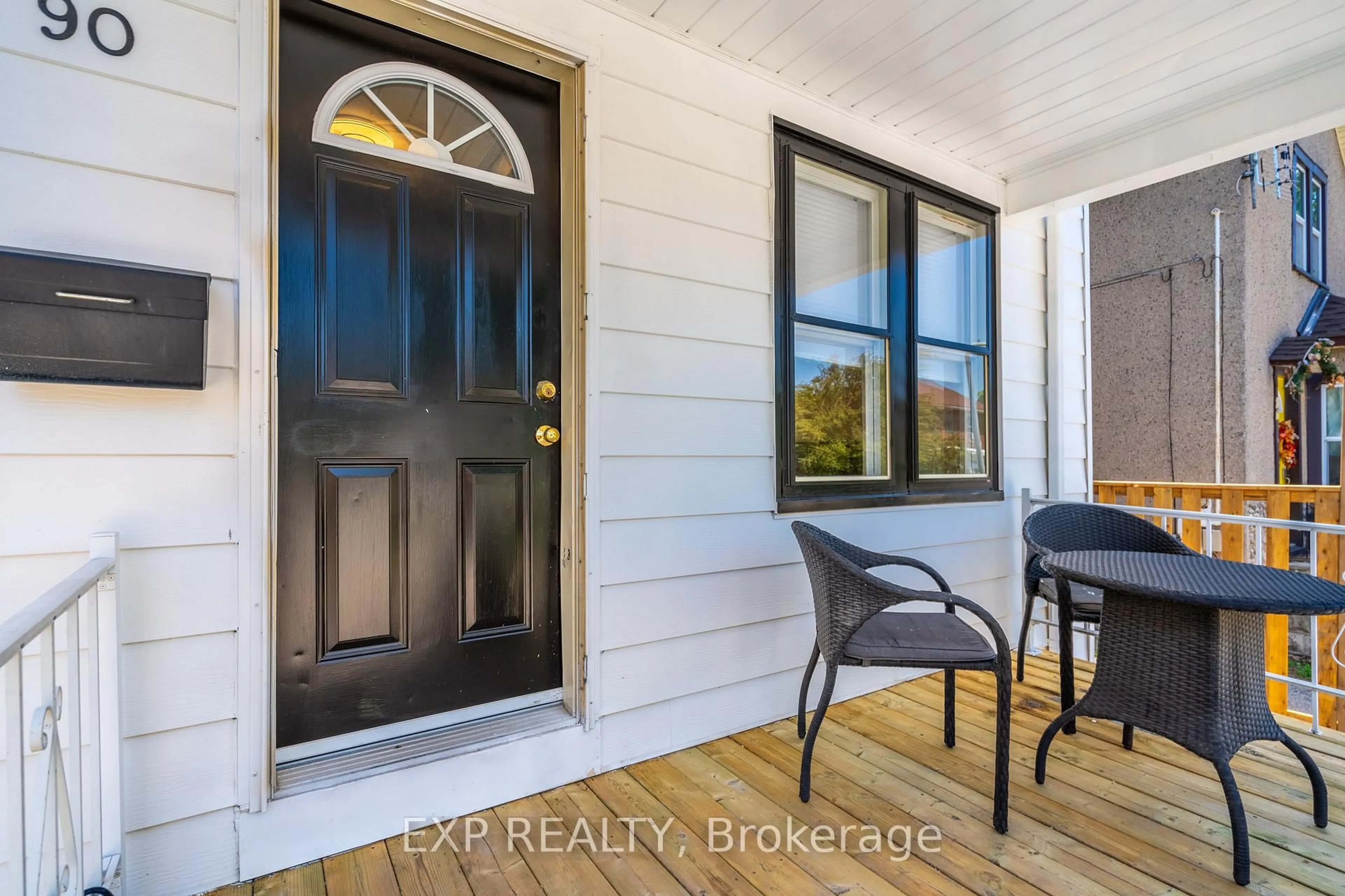 Indoor entryway for 90 Margery Rd, Welland Ontario L3B 2P8