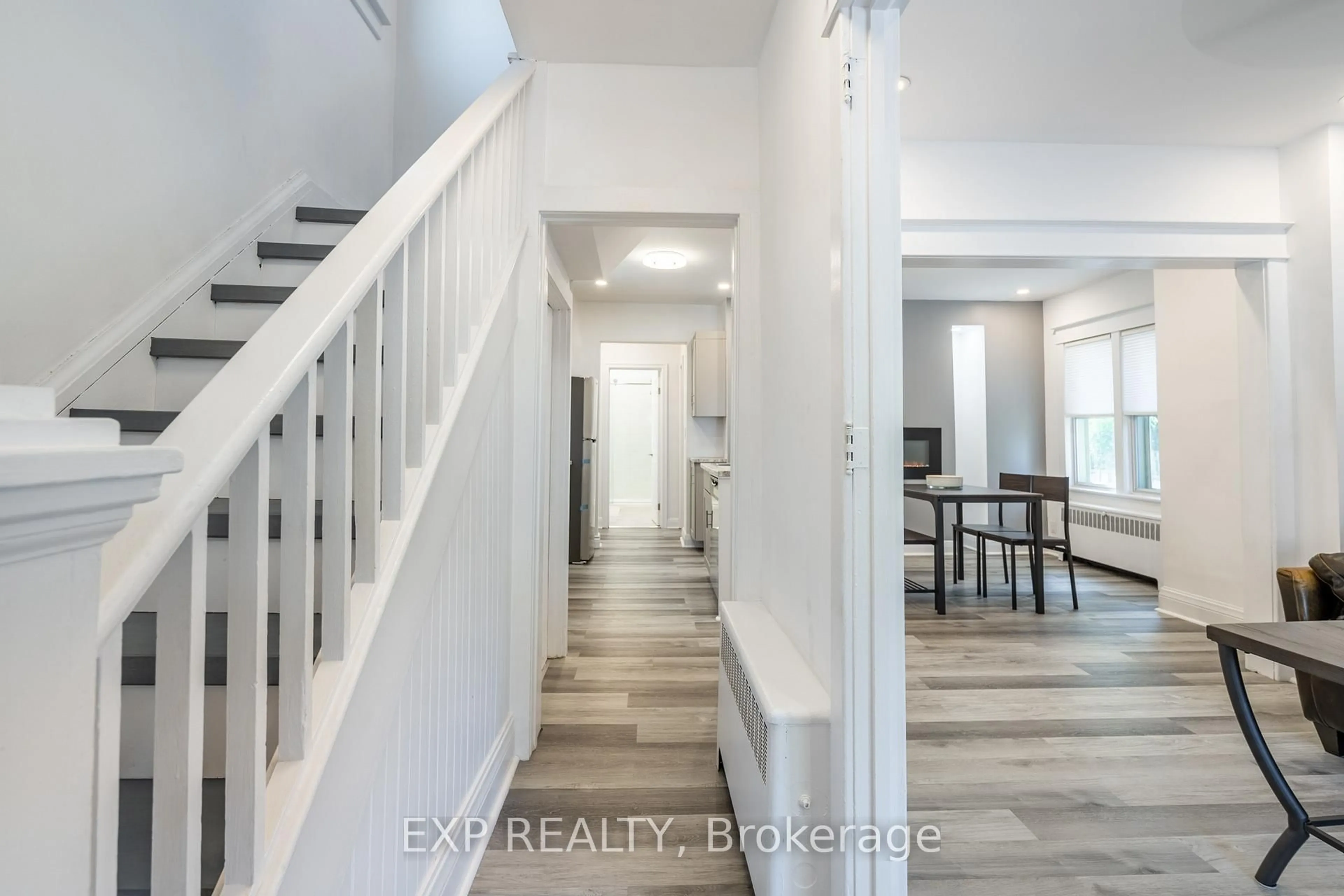 Indoor entryway for 90 Margery Rd, Welland Ontario L3B 2P8