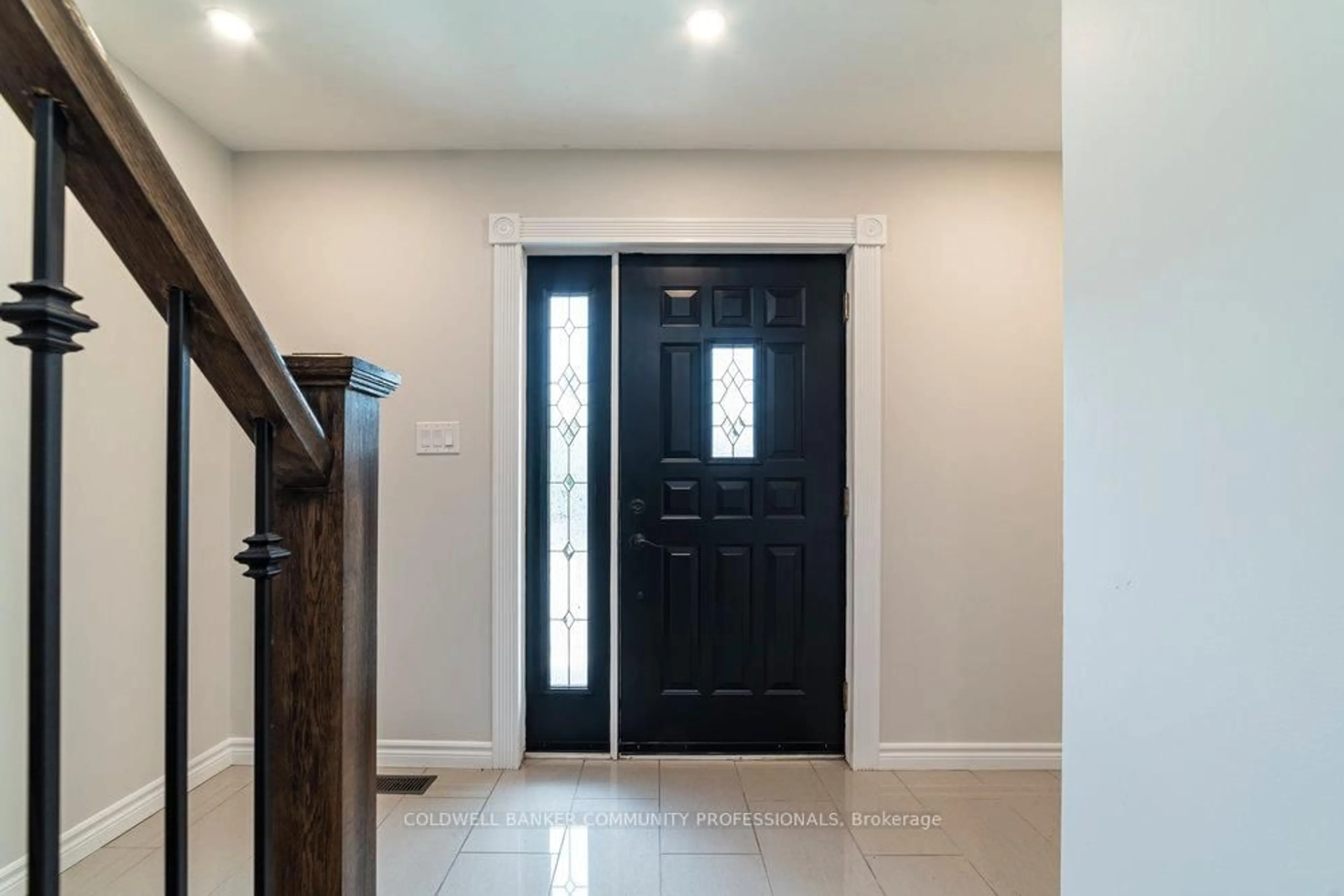 Indoor entryway for 134 Gibson Ave, Hamilton Ontario L8L 6J8