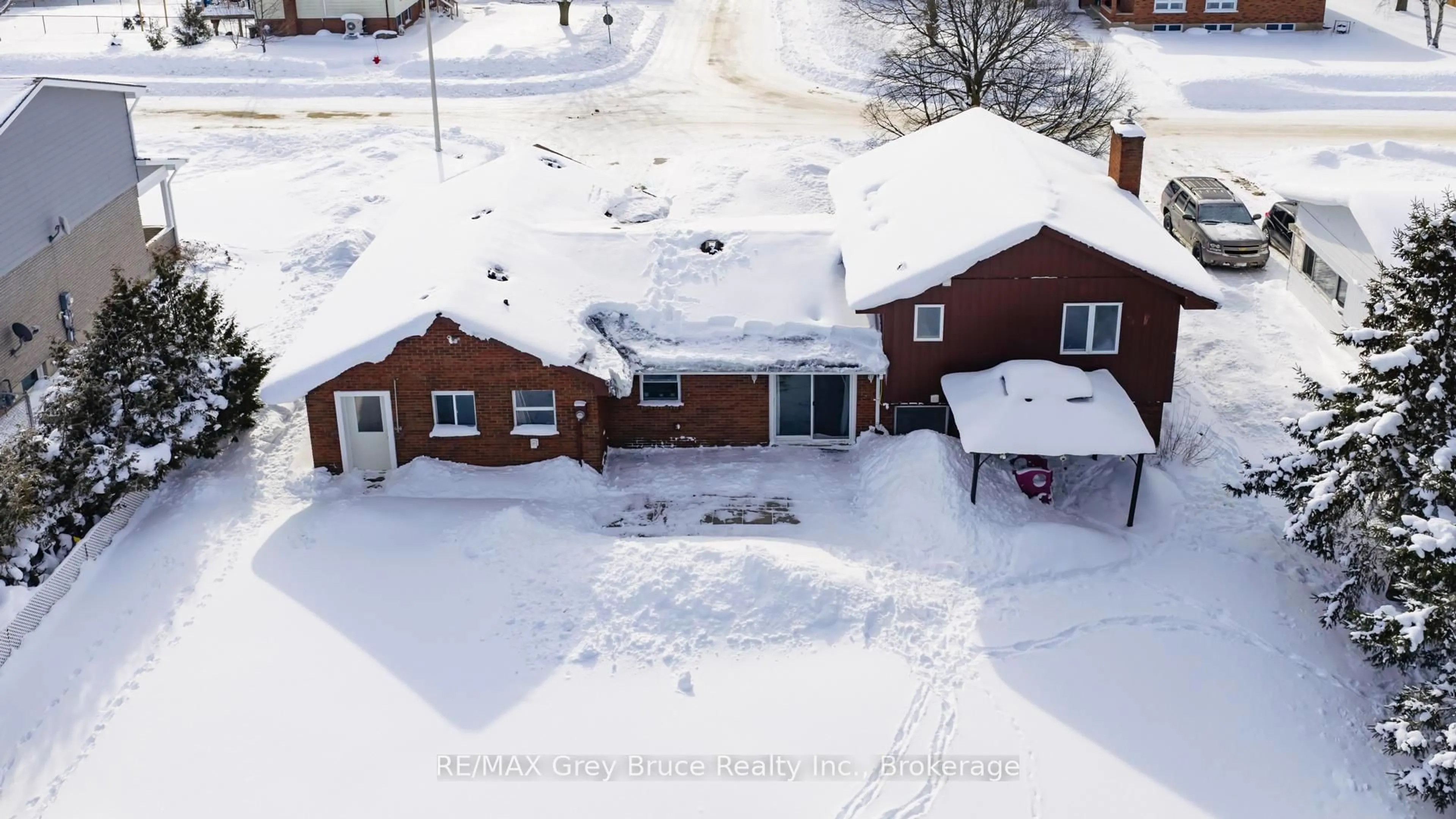 A pic from outside/outdoor area/front of a property/back of a property/a pic from drone, street for 17 Bradley St, Arran-Elderslie Ontario N0G 1L0