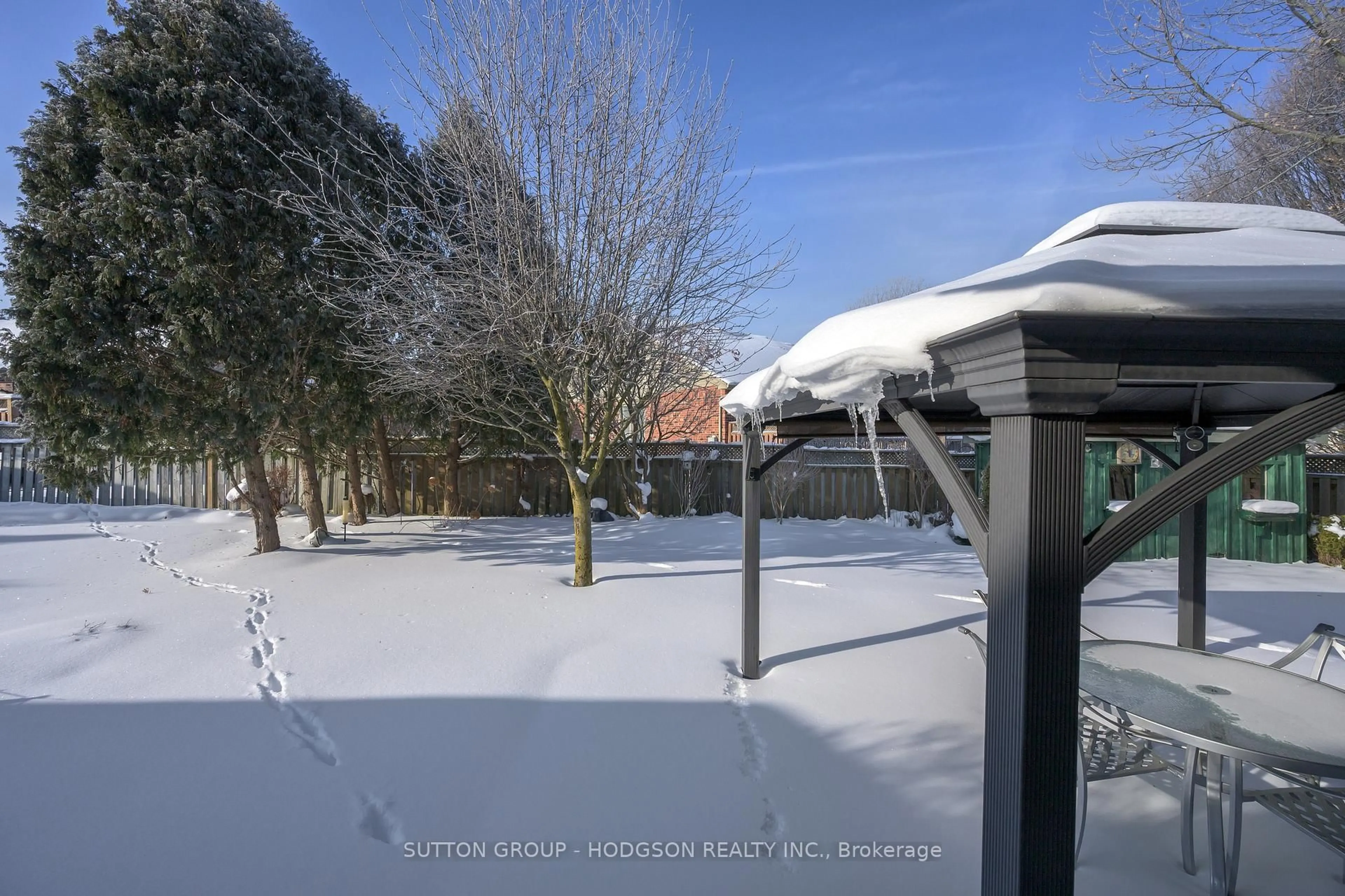 A pic from outside/outdoor area/front of a property/back of a property/a pic from drone, street for 1259 Staffordshire Rd, London North Ontario N6H 5P8