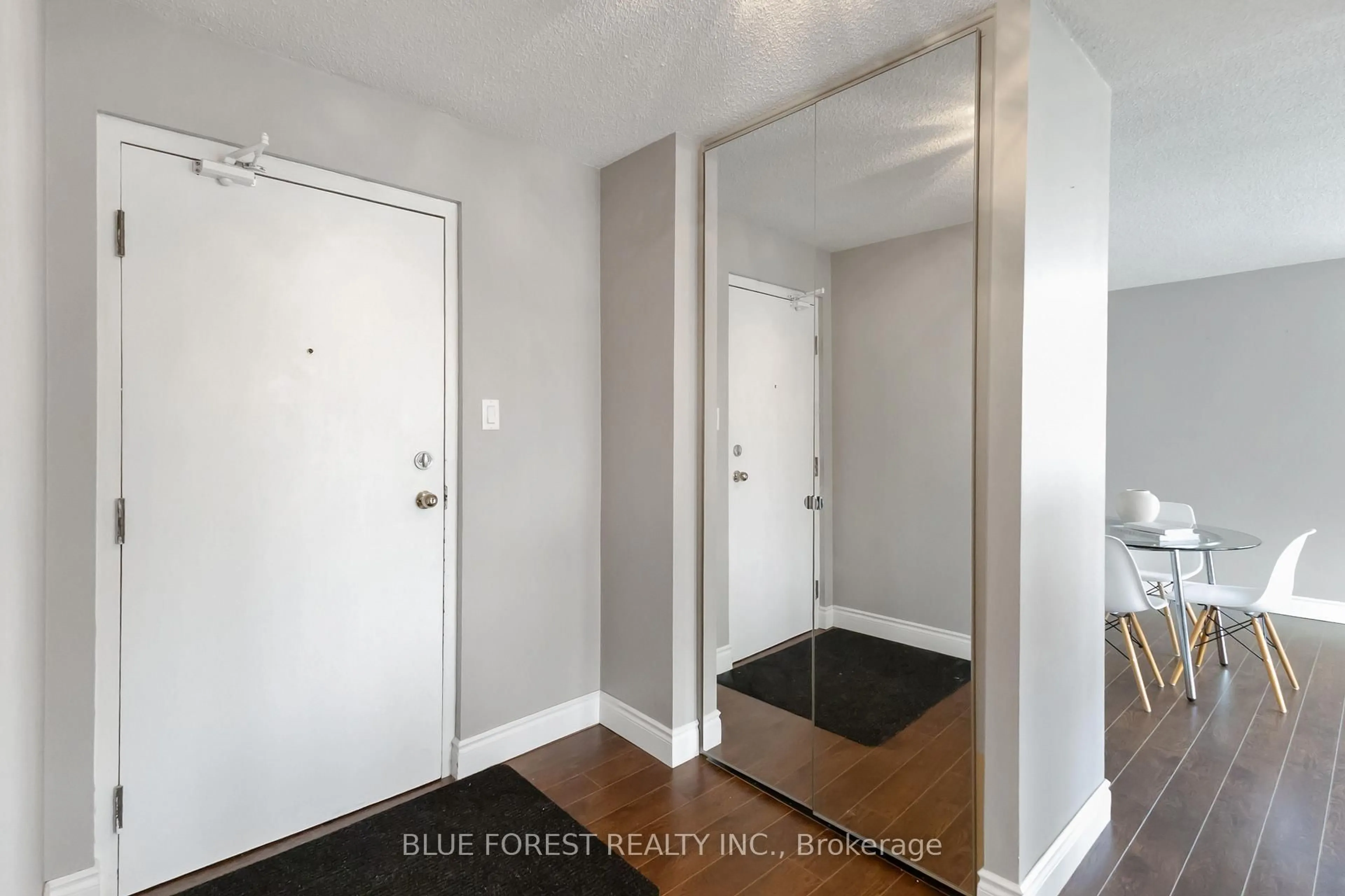 Indoor entryway for 570 Proudfoot Lane #510, London North Ontario N6H 4Z1