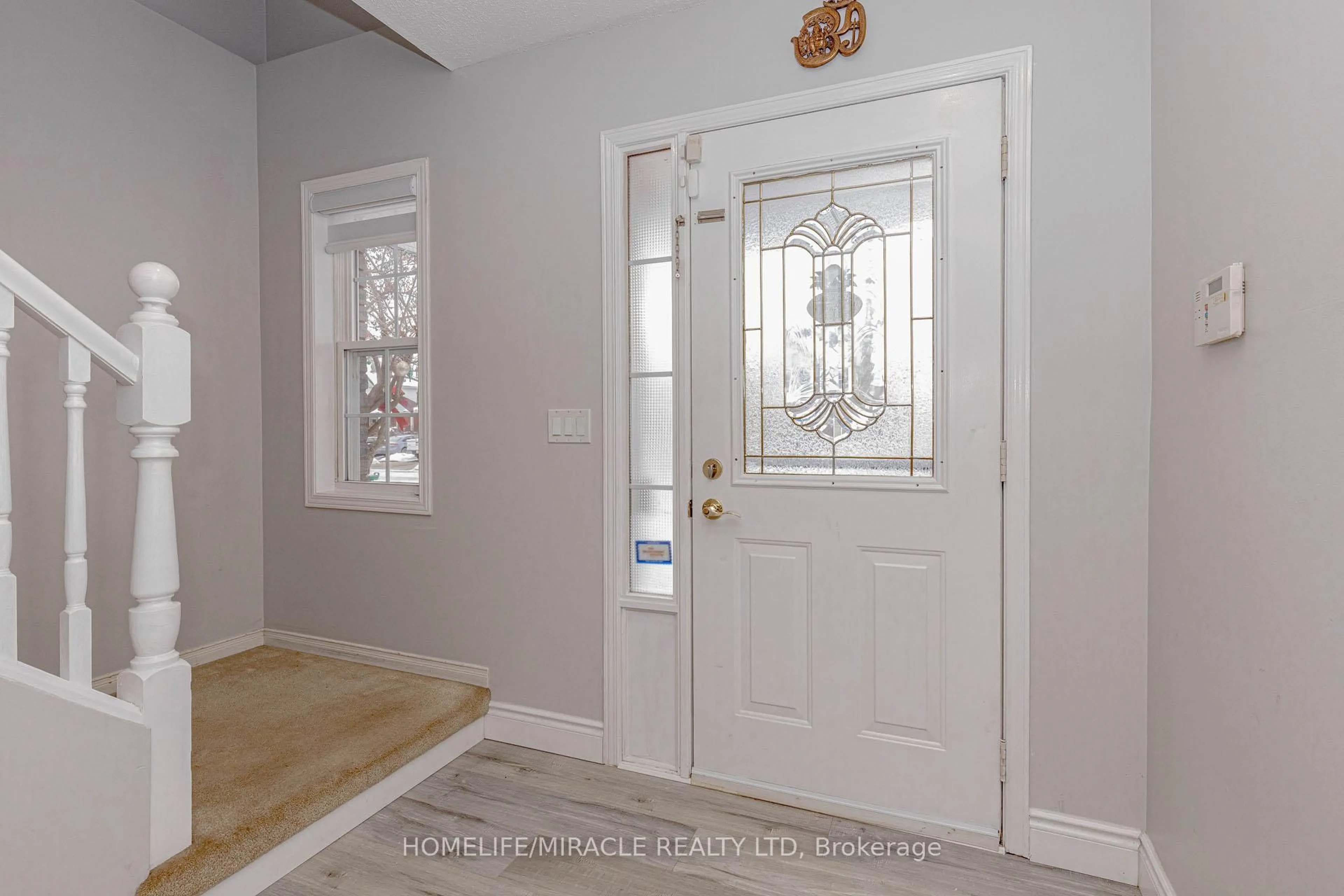 Indoor entryway for 128 Karalee Cres, Cambridge Ontario N3C 4H4