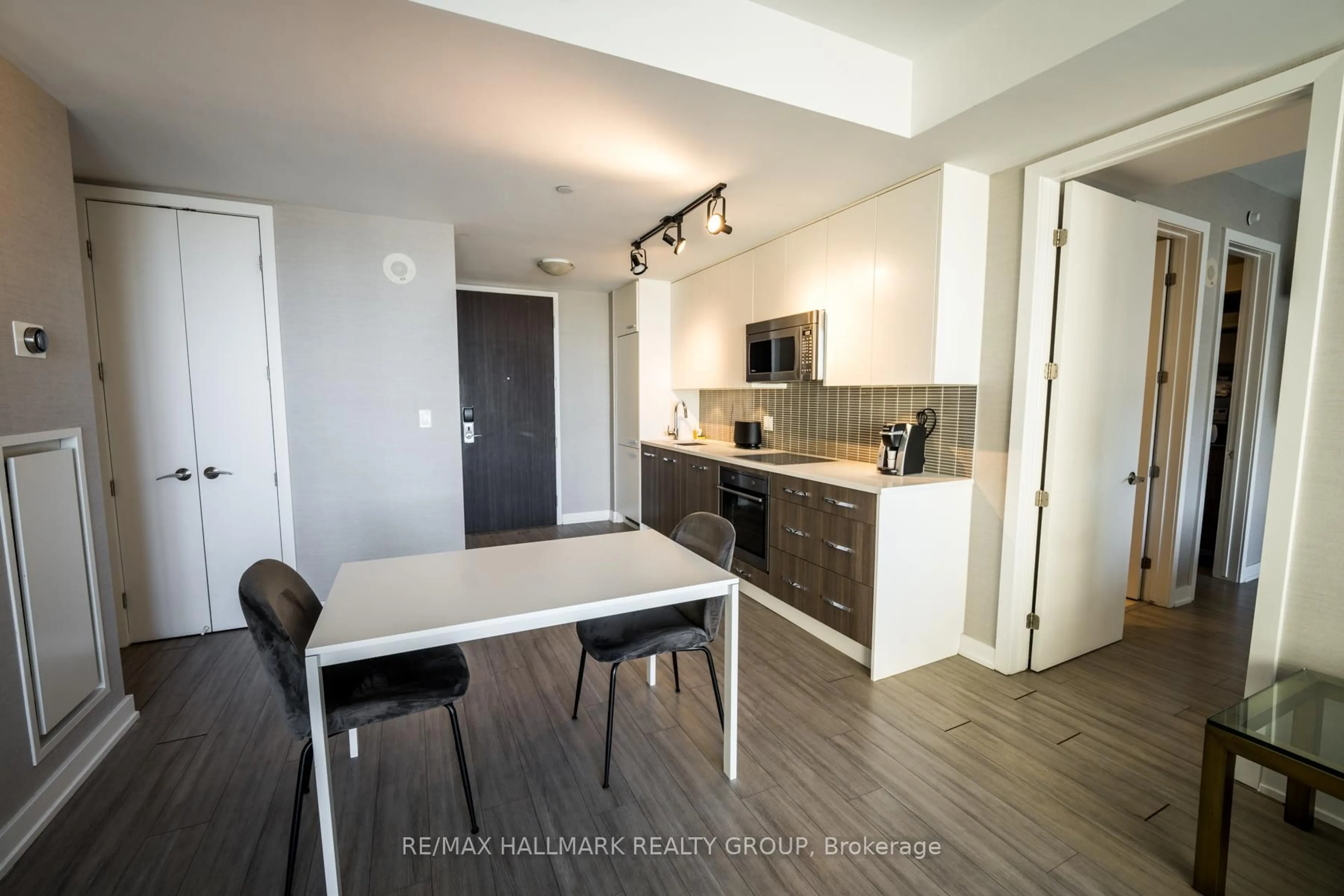Unknown for 111 Champagne Ave #1805, Ottawa Ontario K1S 5V3