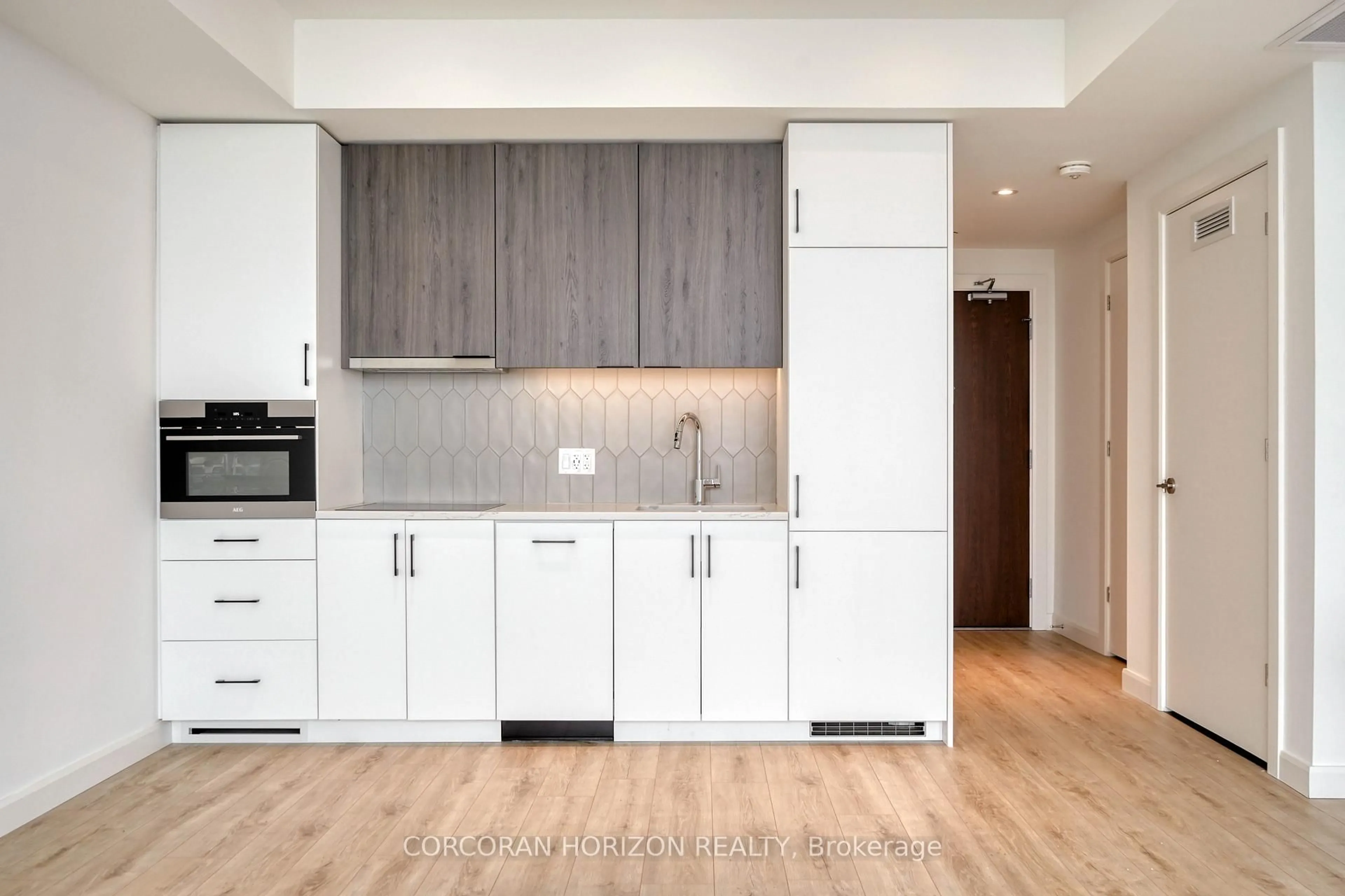 Open concept kitchen, wood/laminate floor for 741 King St #1811, Kitchener Ontario N2G 1E5
