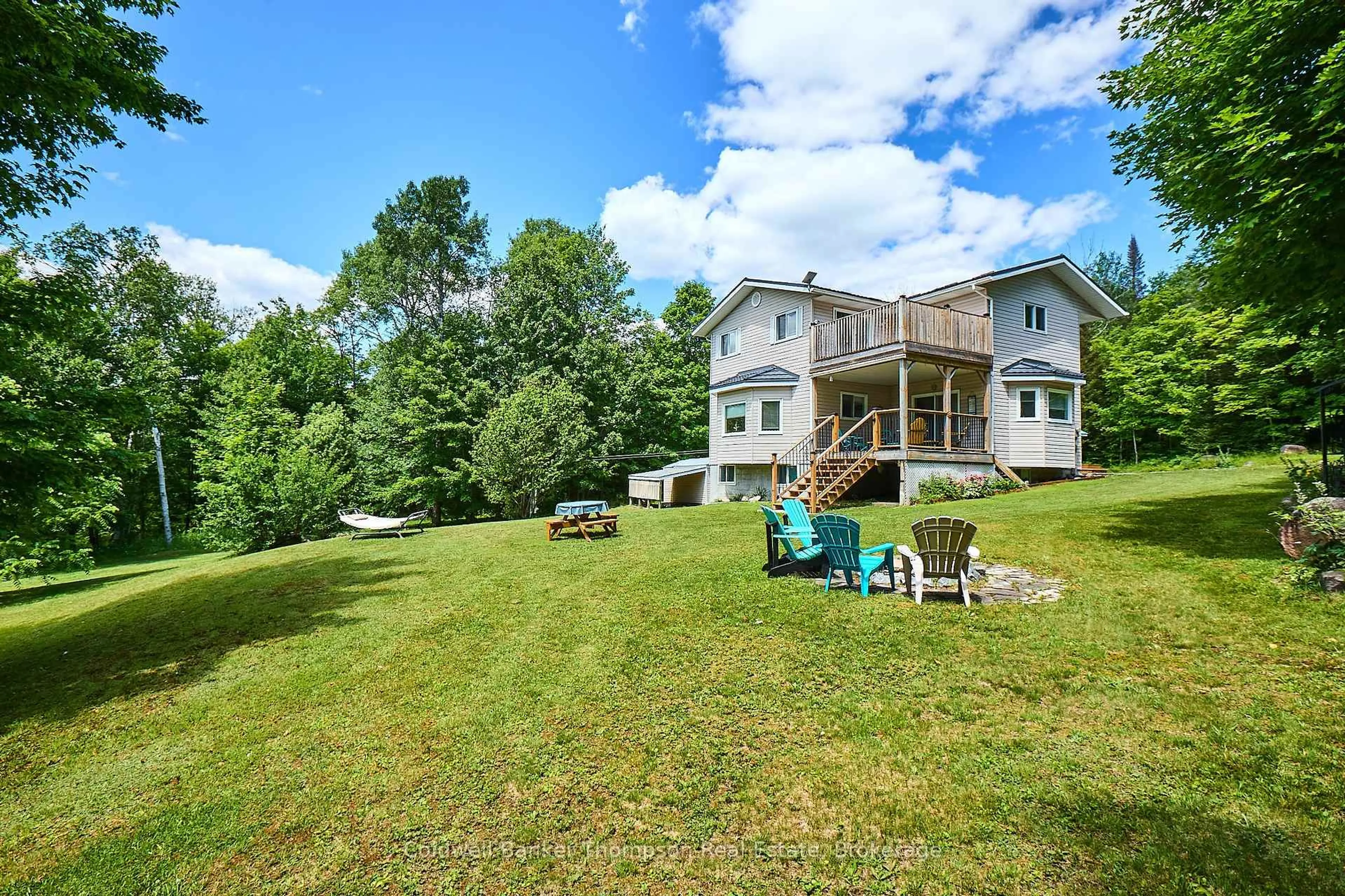 A pic from outside/outdoor area/front of a property/back of a property/a pic from drone, water/lake/river/ocean view for 550 Valley View Rd, Strong Ontario P0A 1Z0