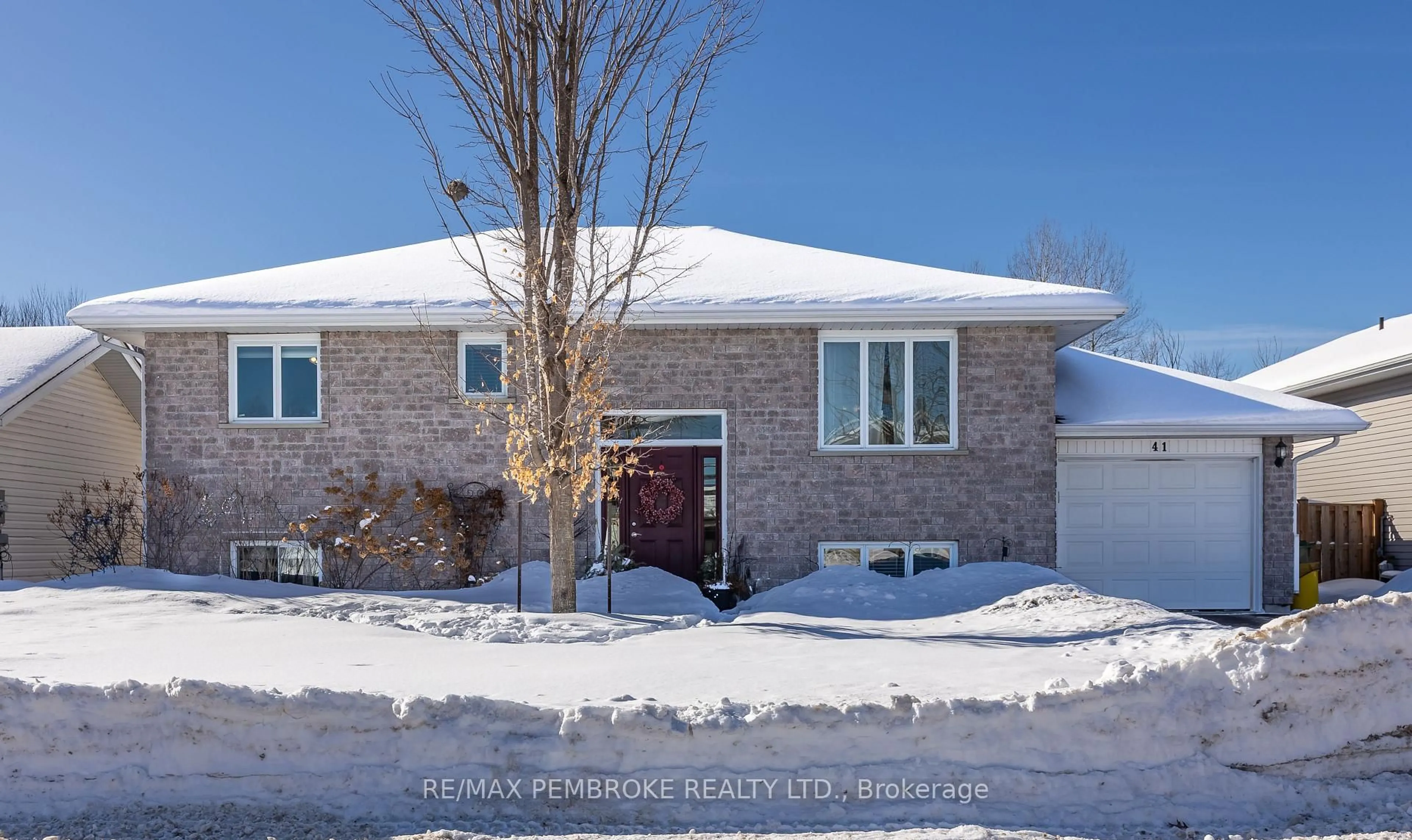 Home with brick exterior material, street for 41 Oak Ave, Petawawa Ontario K8H 0B5