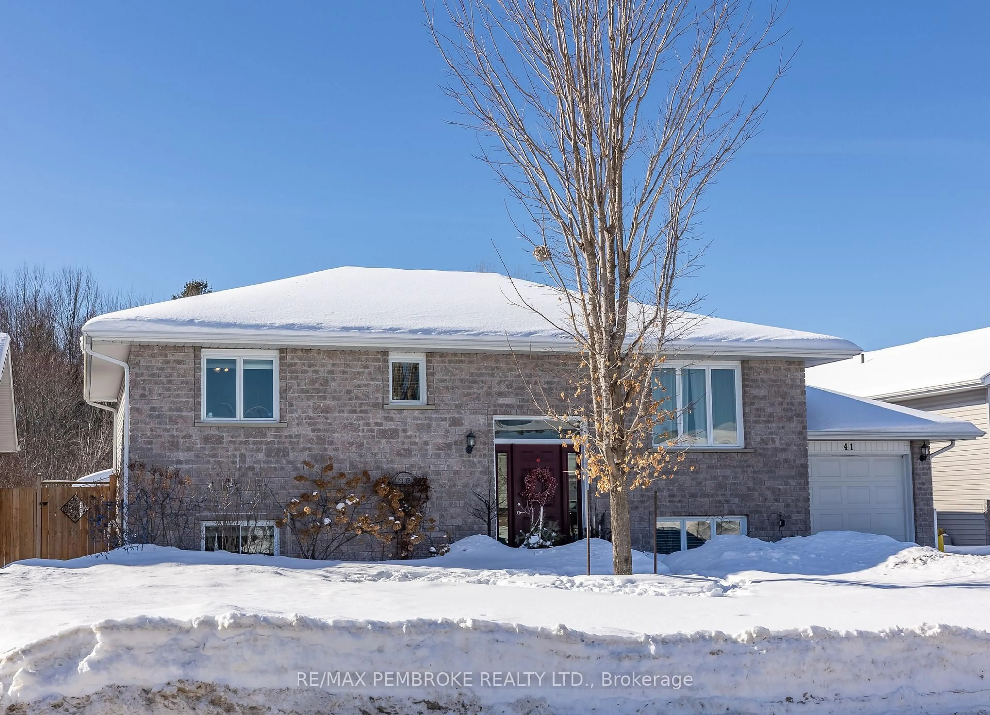 Home with brick exterior material, street for 41 Oak Ave, Petawawa Ontario K8H 0B5