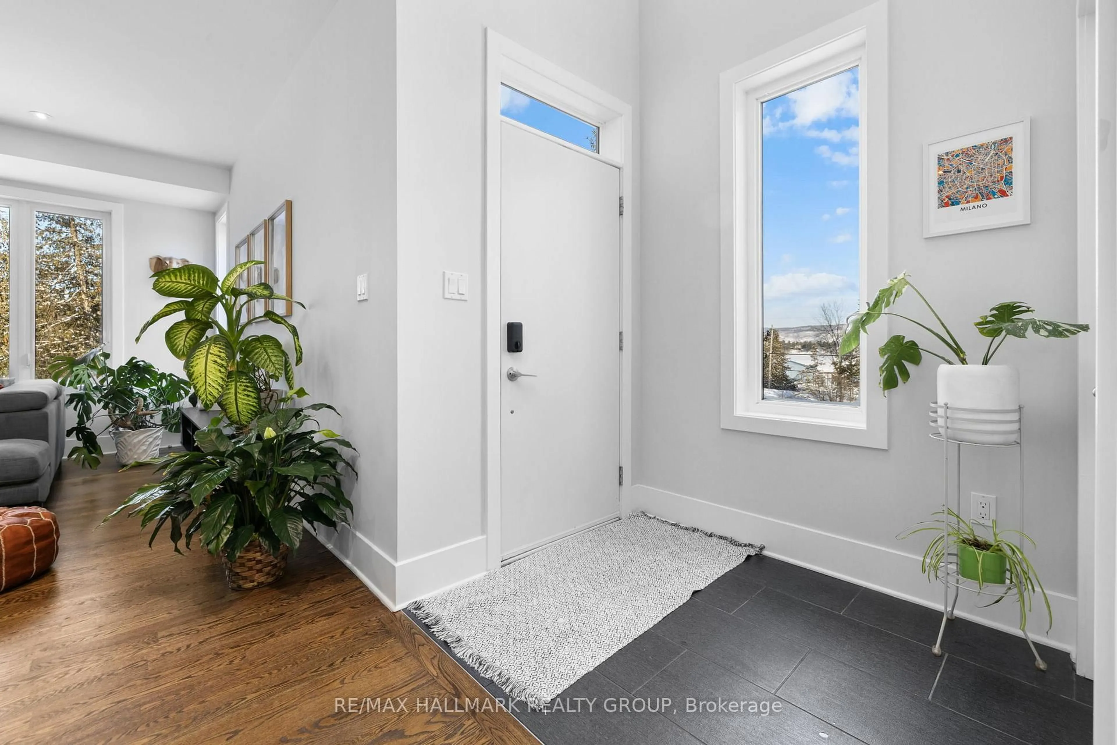 Indoor entryway for 3311 Barlow Cres, Ottawa Ontario K0A 1T0