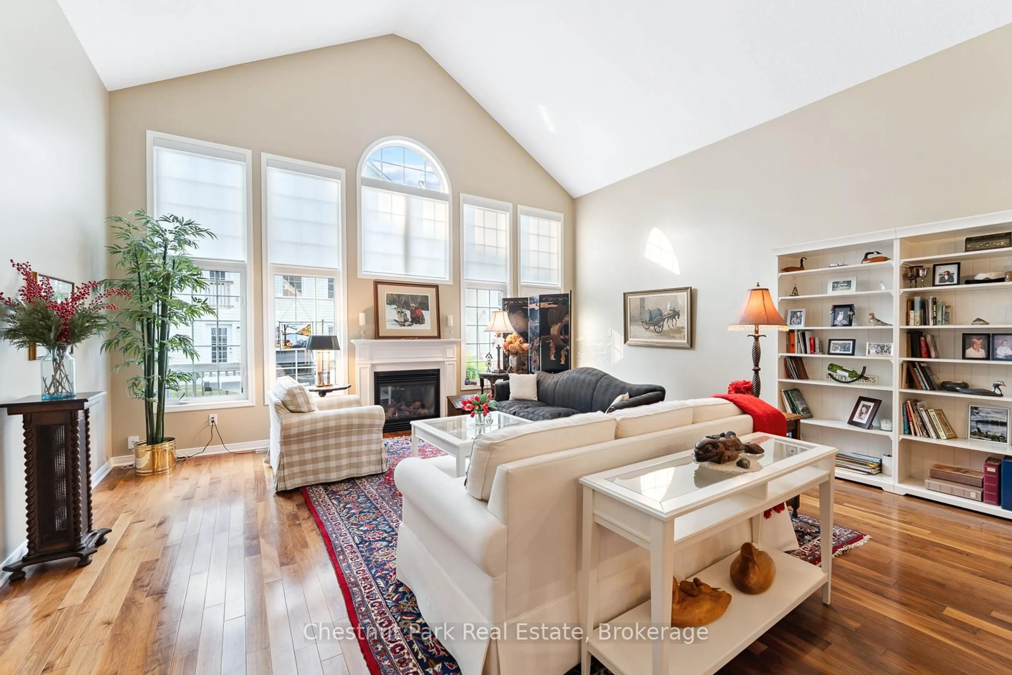 Living room with furniture, unknown for 9 Stormont Crt, Bracebridge Ontario P1L 0B7