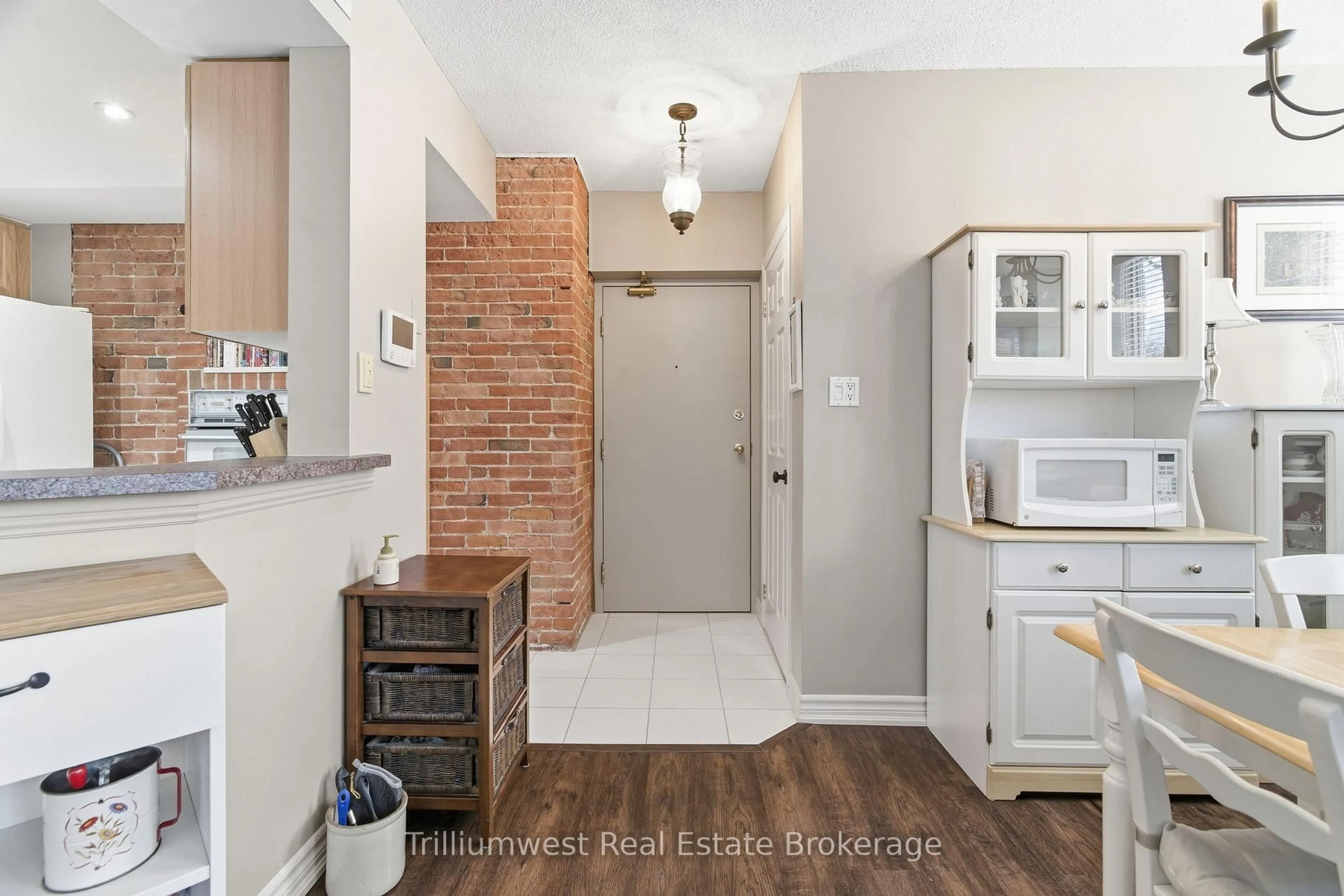 Indoor entryway for 57 Suffolk St #102, Guelph Ontario N1H 2J1