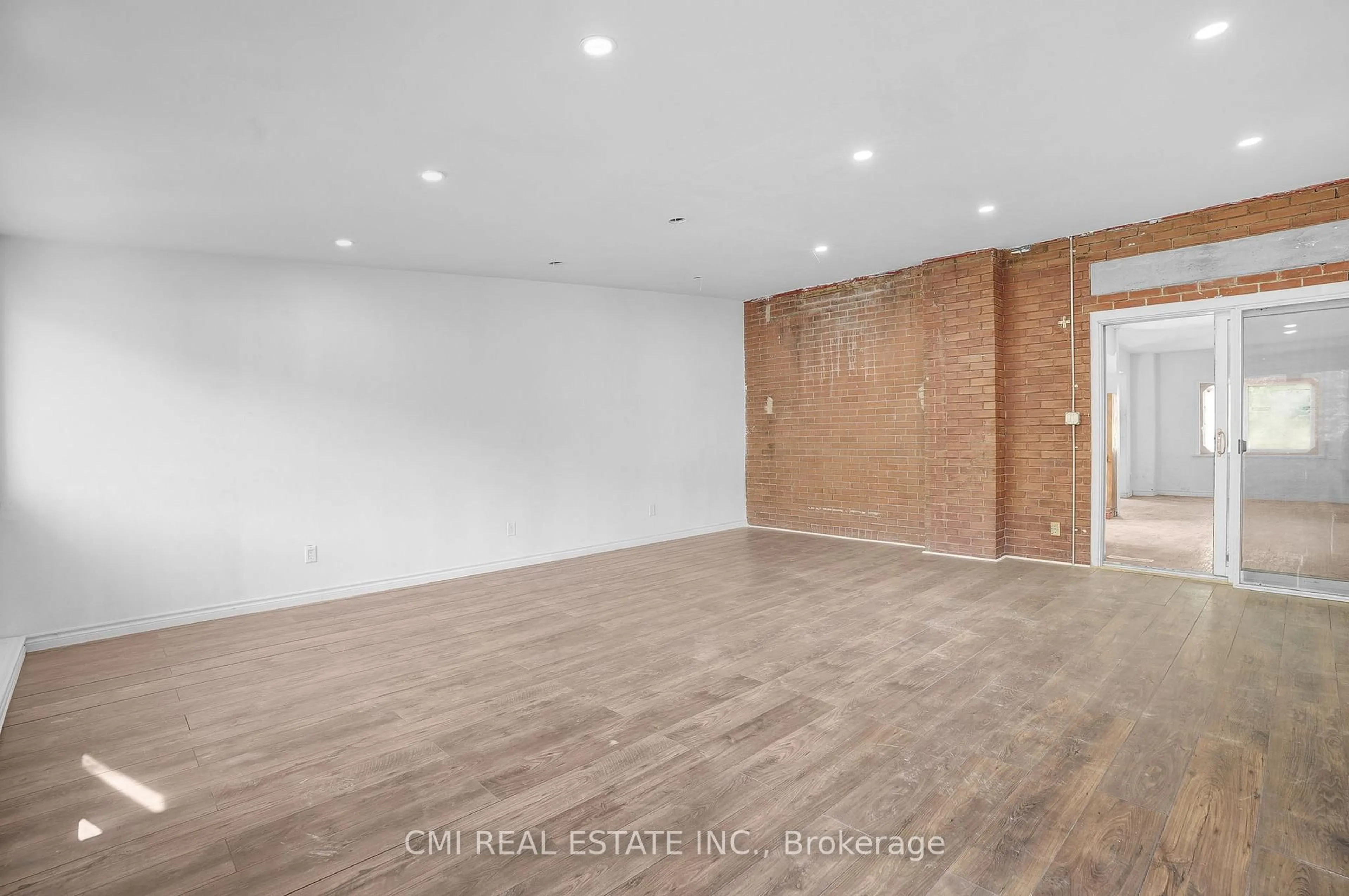 A pic of a room for 135 Madison Ave, Kitchener Ontario N2G 3M4