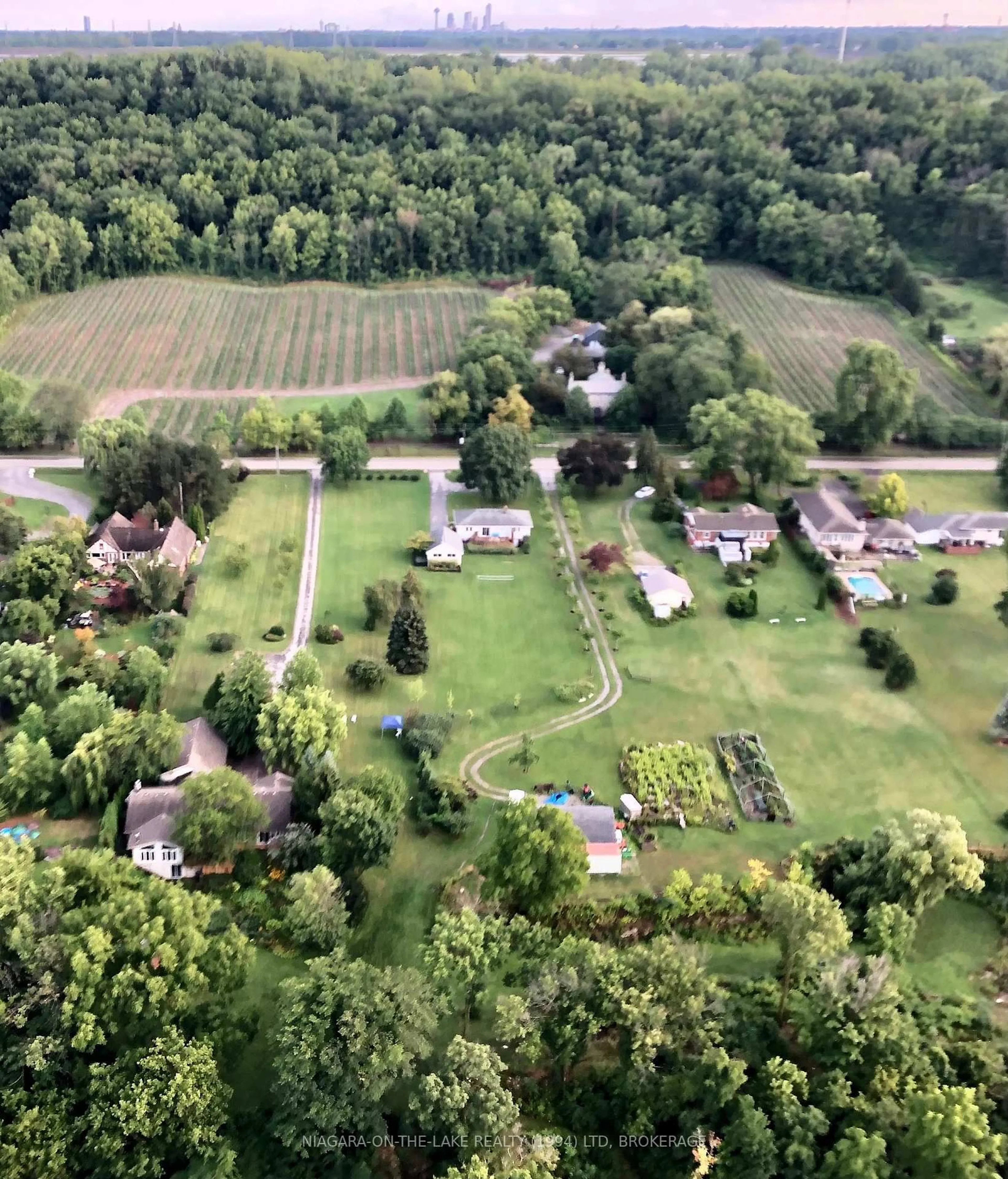 A pic from outside/outdoor area/front of a property/back of a property/a pic from drone, unknown for 1766 and 1758 York Rd, Niagara-on-the-Lake Ontario L0S 1P0