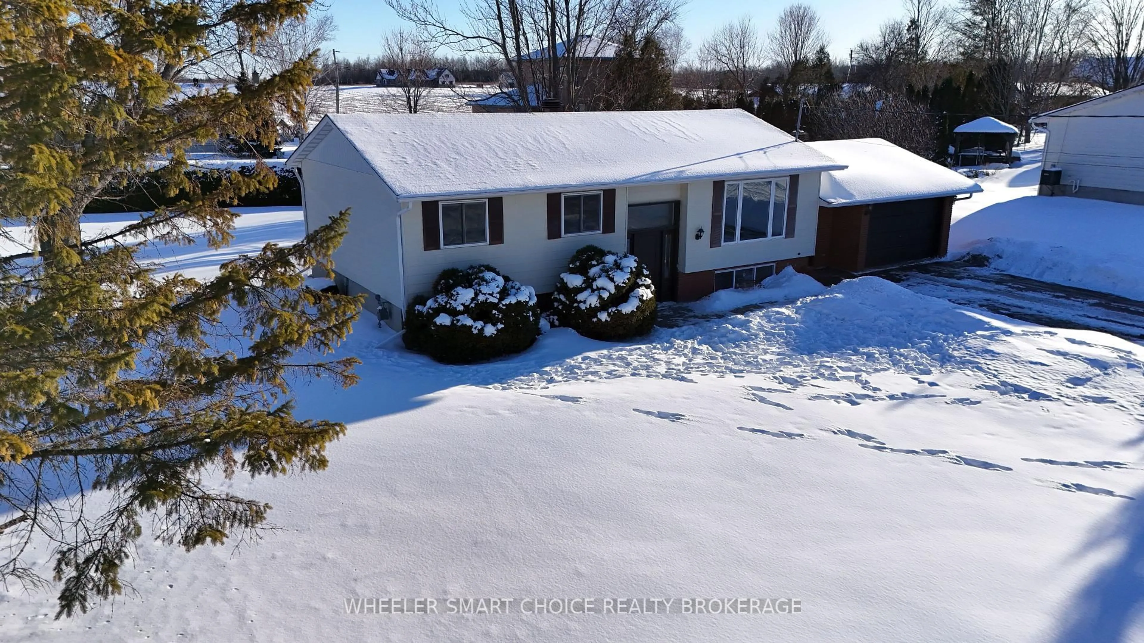 A pic from outside/outdoor area/front of a property/back of a property/a pic from drone, unknown for 17438 County Rd 18 Rd, South Stormont Ontario K0C 2A0