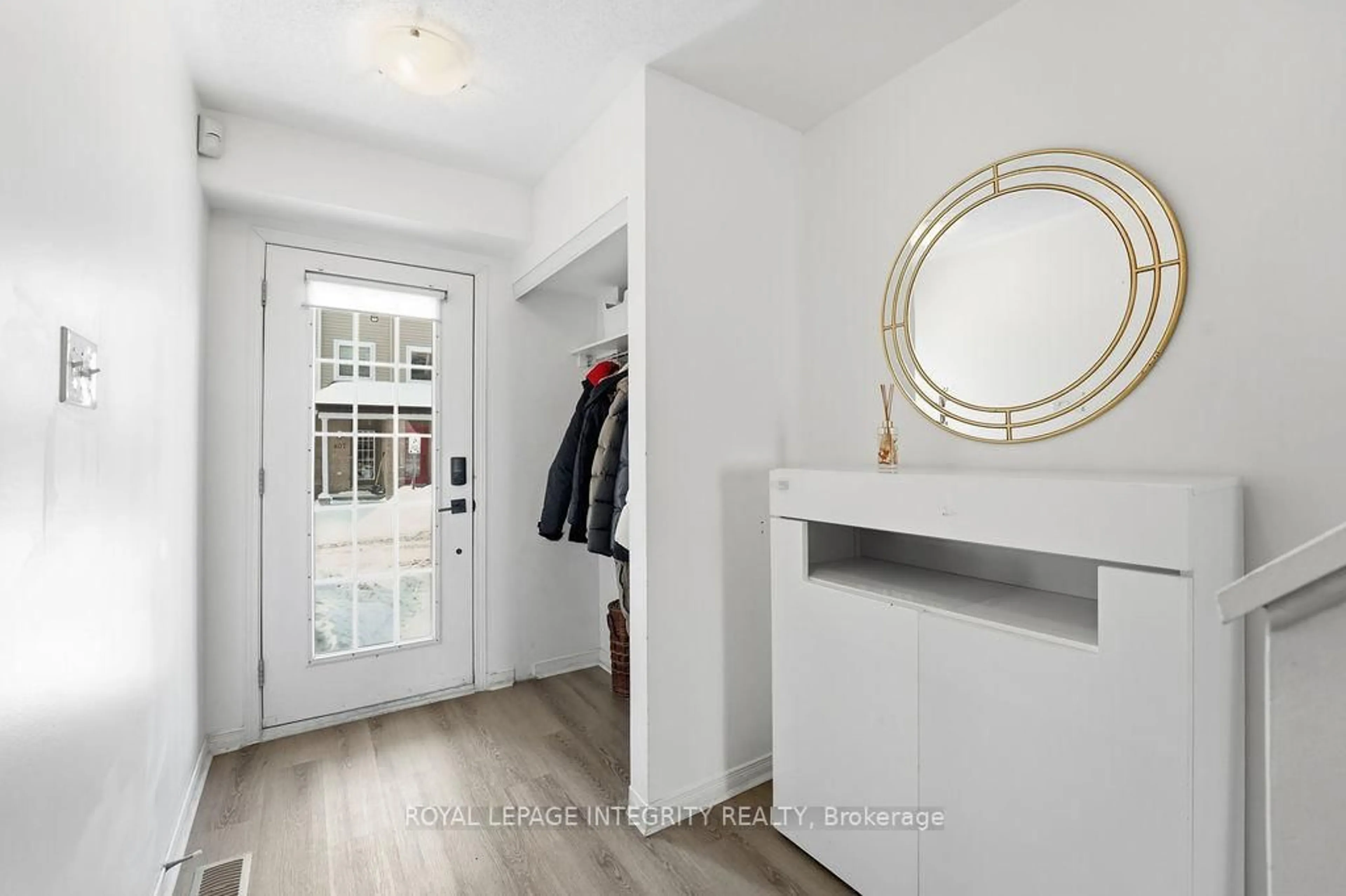 Indoor entryway for 404 Sadar Private, Ottawa Ontario K2J 3T3