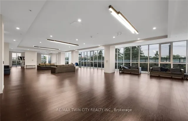 128 King St #807, Waterloo 4