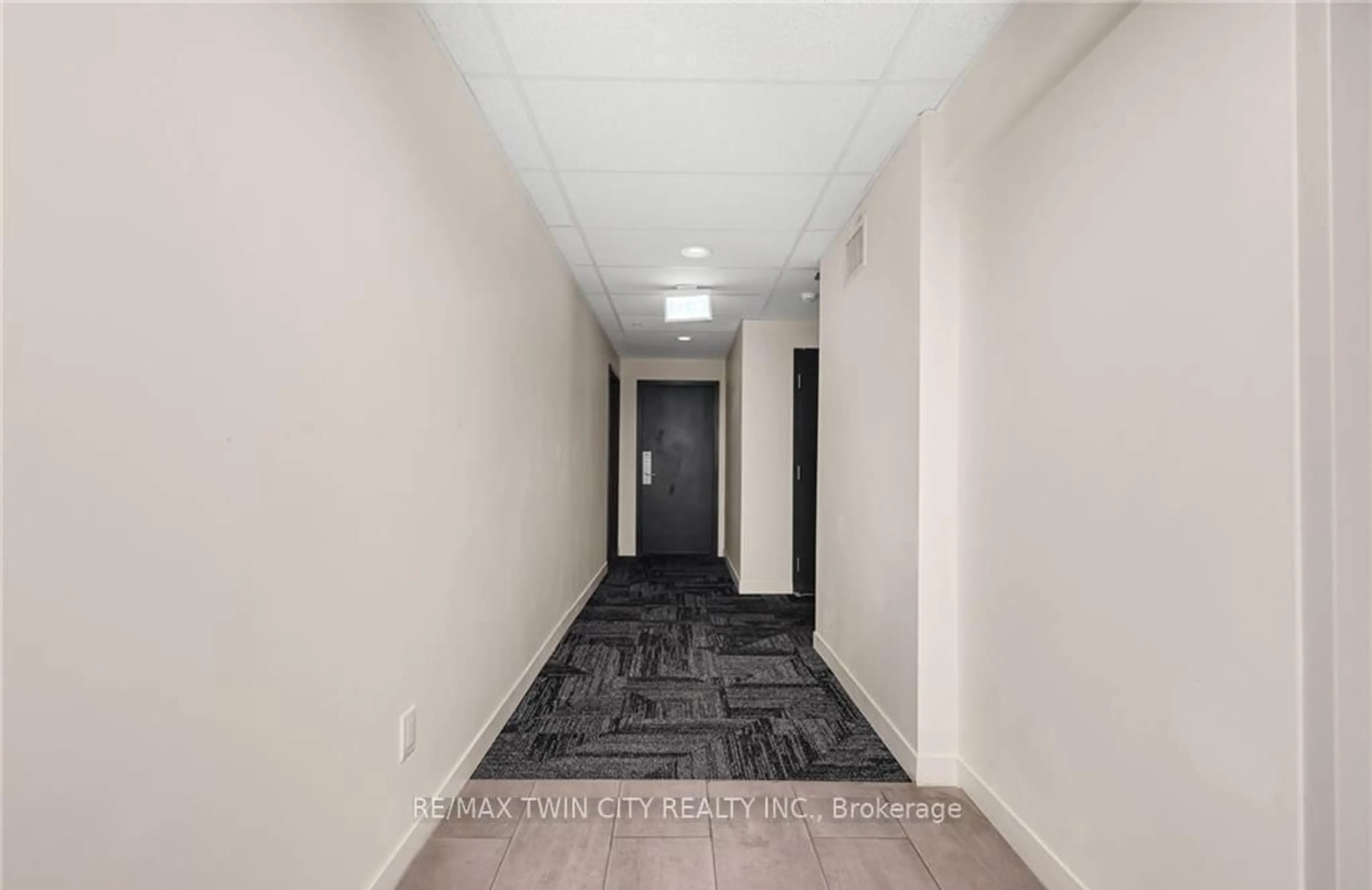 Indoor foyer for 128 King St #807, Waterloo Ontario N2J 0E9