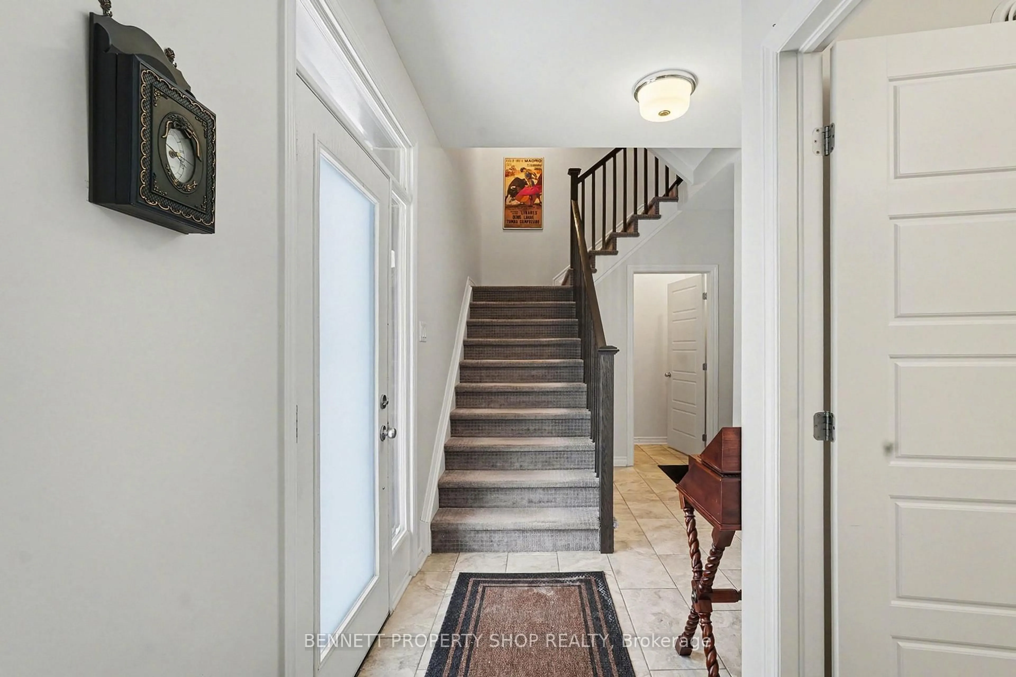 Indoor foyer for 400 Chaperal Private, Ottawa Ontario K4A 0Y2