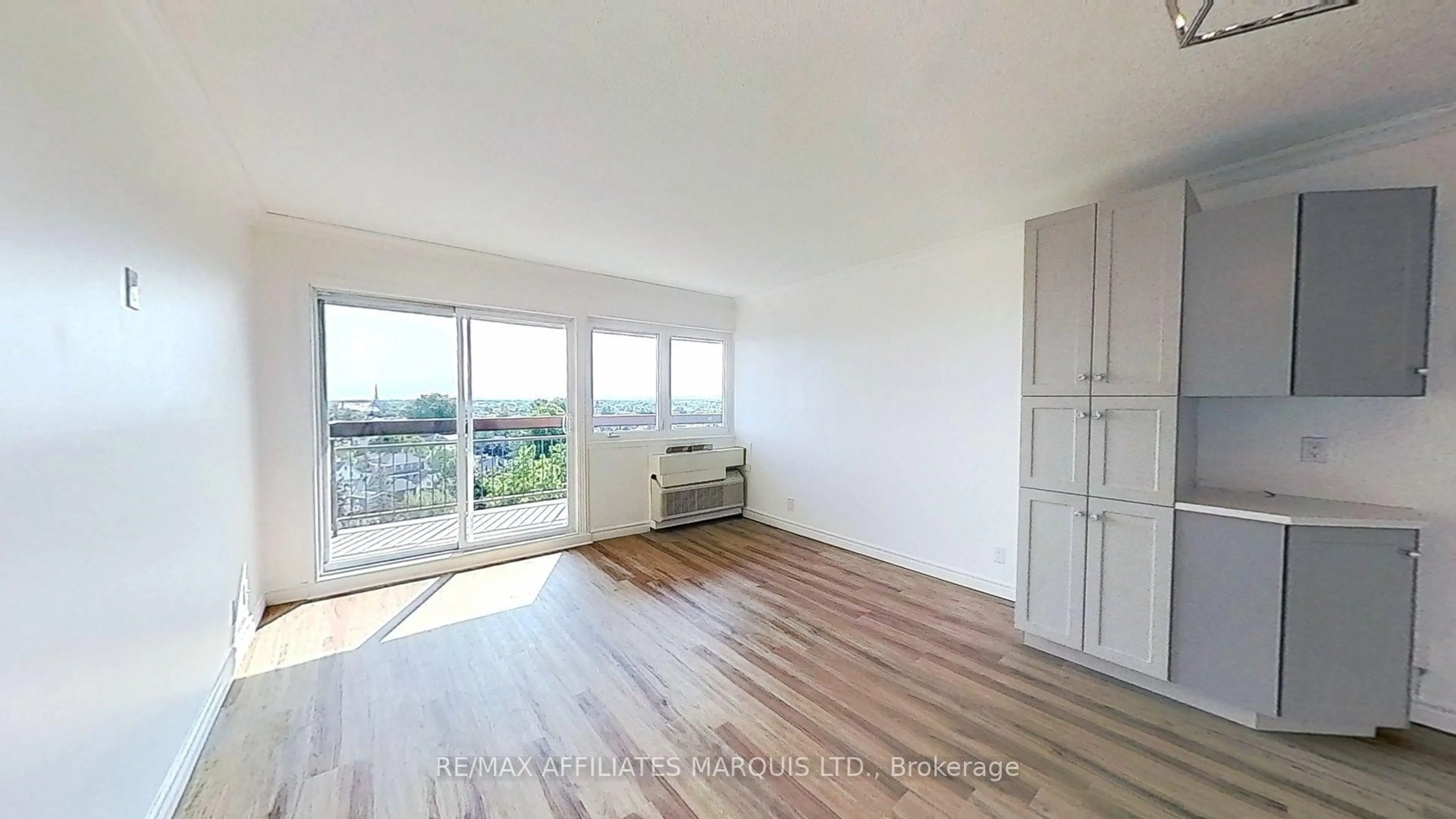 A pic of a room for 308 Second St #6, Cornwall Ontario K6H 1Z1