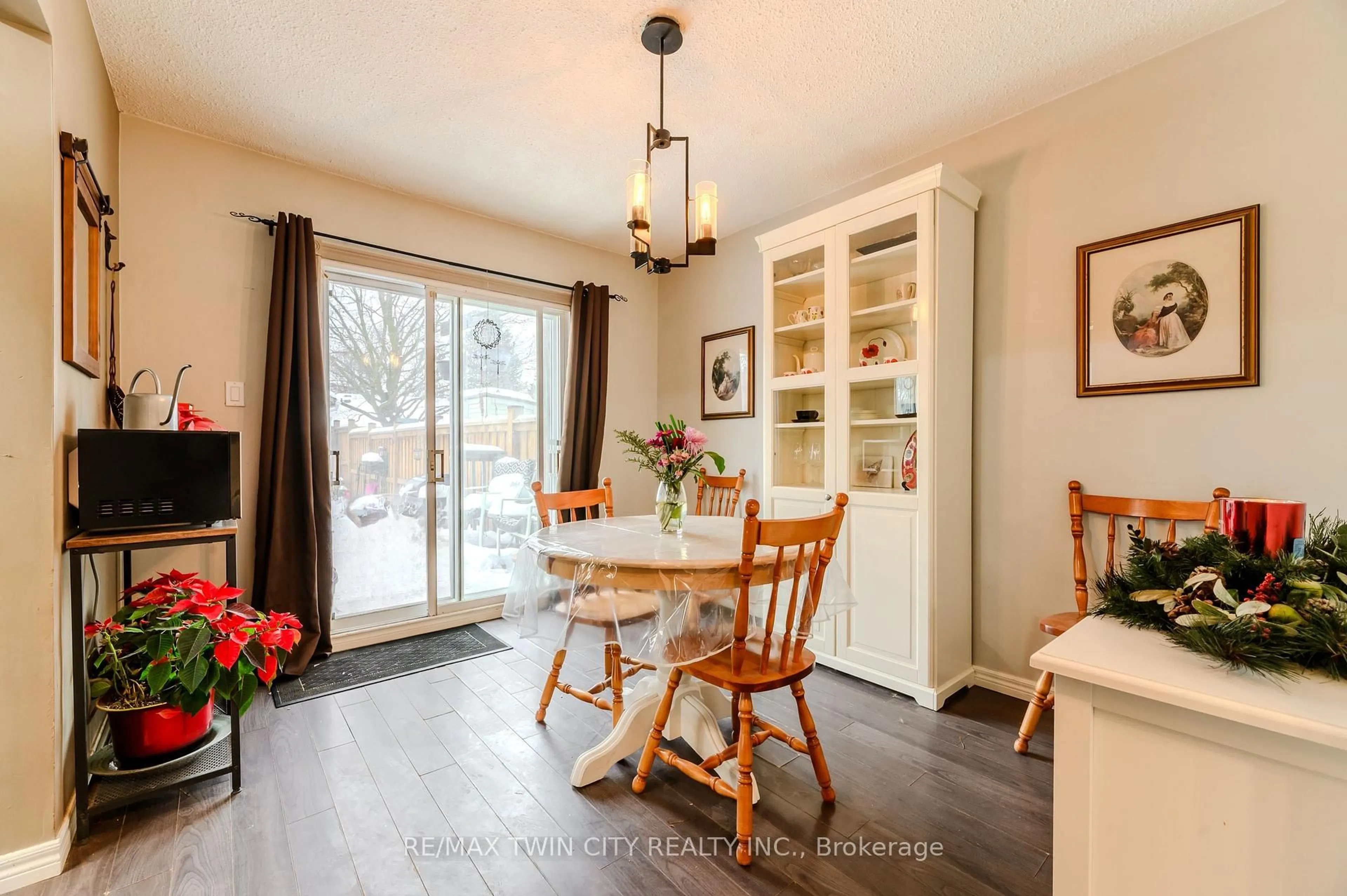 Dining room, wood/laminate floor for 12 White Owl Cres, Brantford Ontario N3P 1A2
