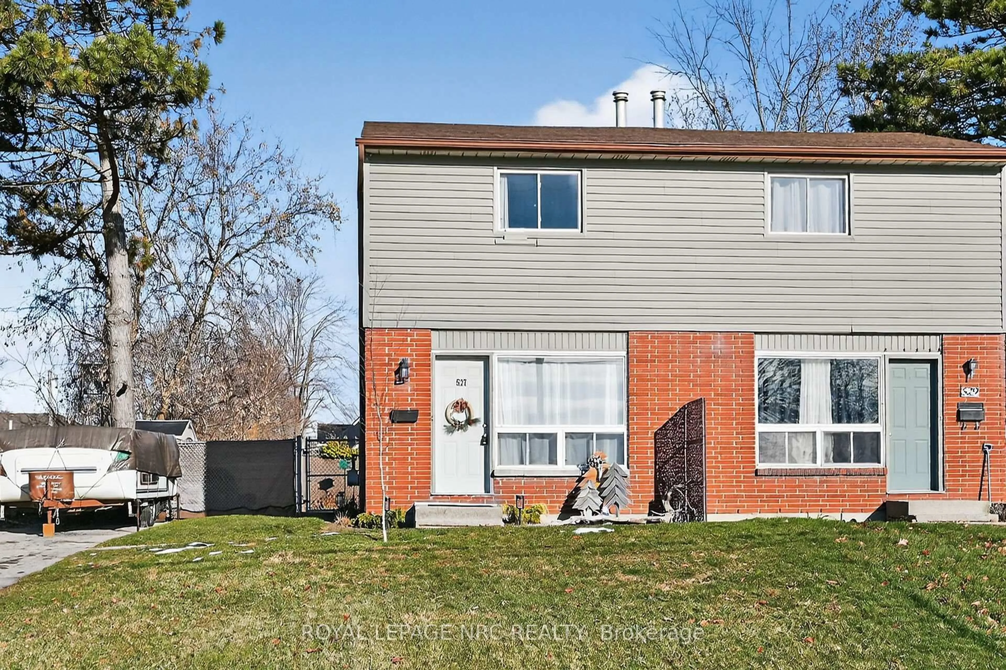 Home with brick exterior material, street for 527 Main St, Haldimand Ontario N1A 2Y5