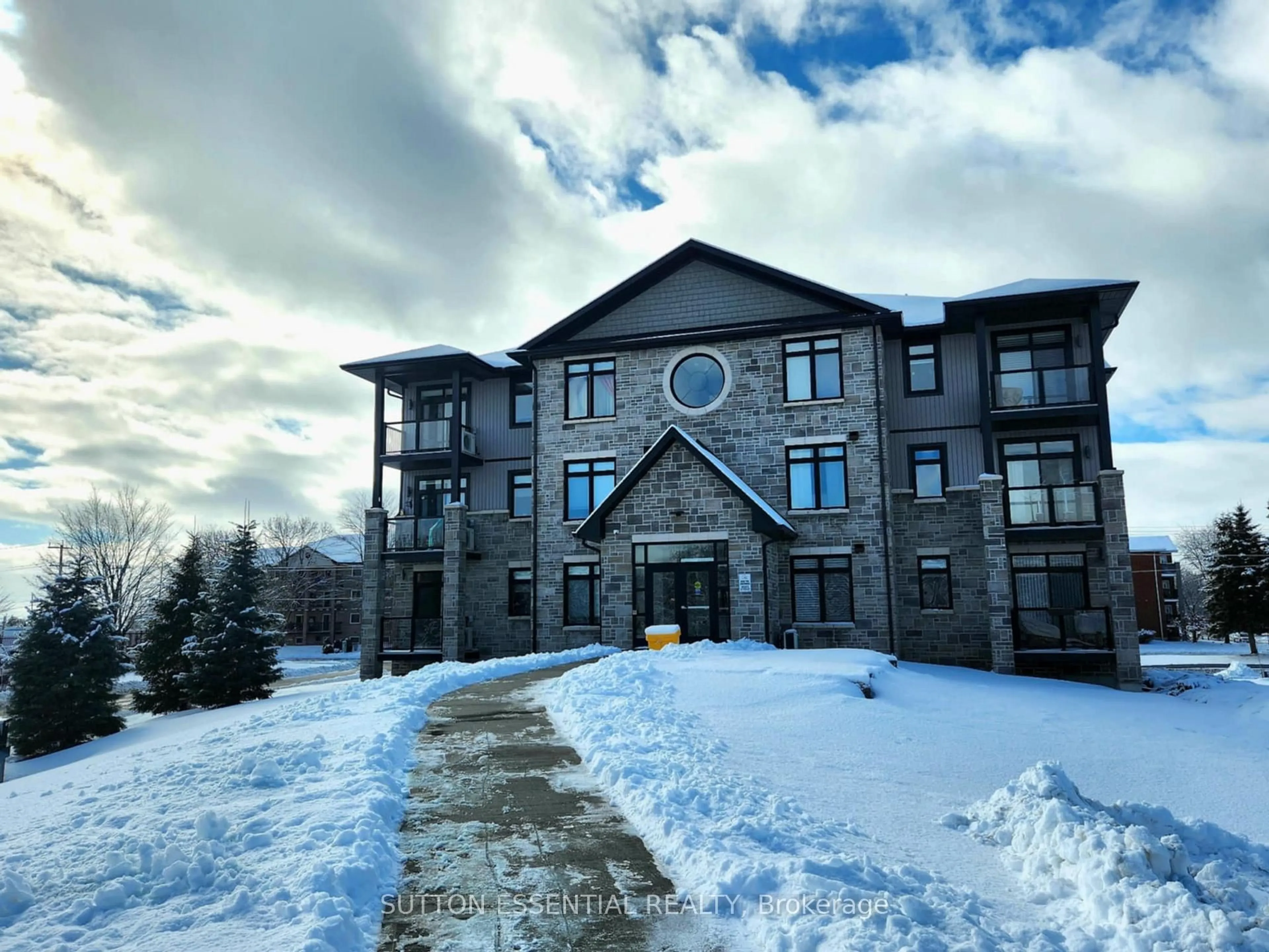 A pic from outside/outdoor area/front of a property/back of a property/a pic from drone, building for 1109 Millwood Ave #102, Brockville Ontario K6V 0C7