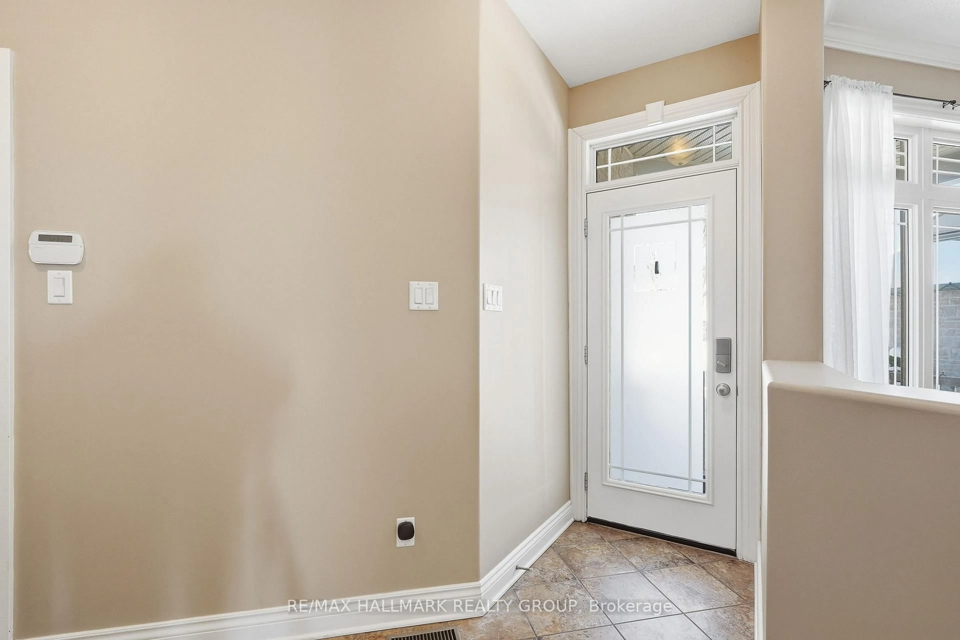 Indoor entryway for 109 Thivierge Crt, Clarence-Rockland Ontario K4K 0E7