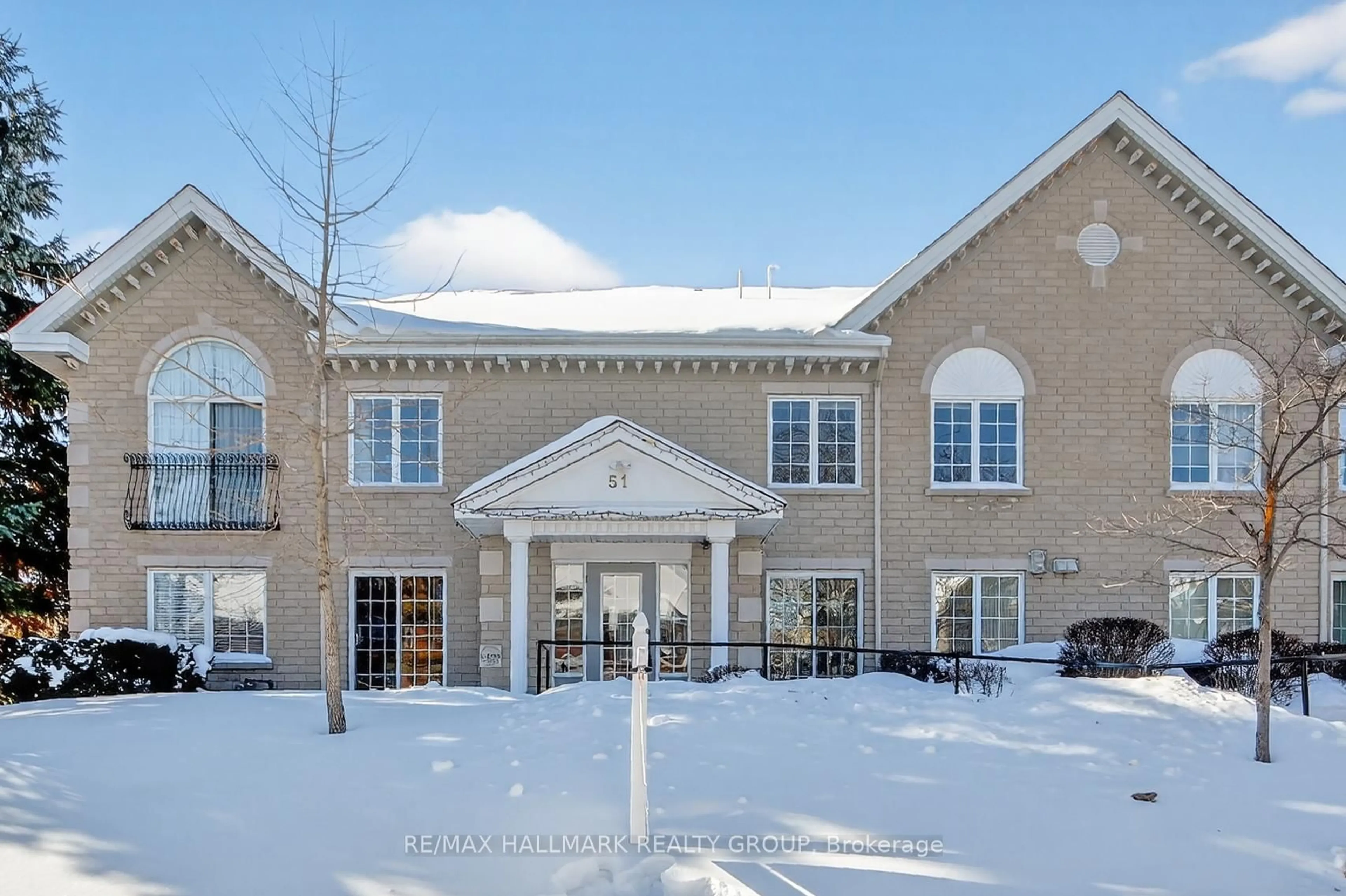 Indoor foyer for 51 Robson Crt #2B, Ottawa Ontario K2K 2W1