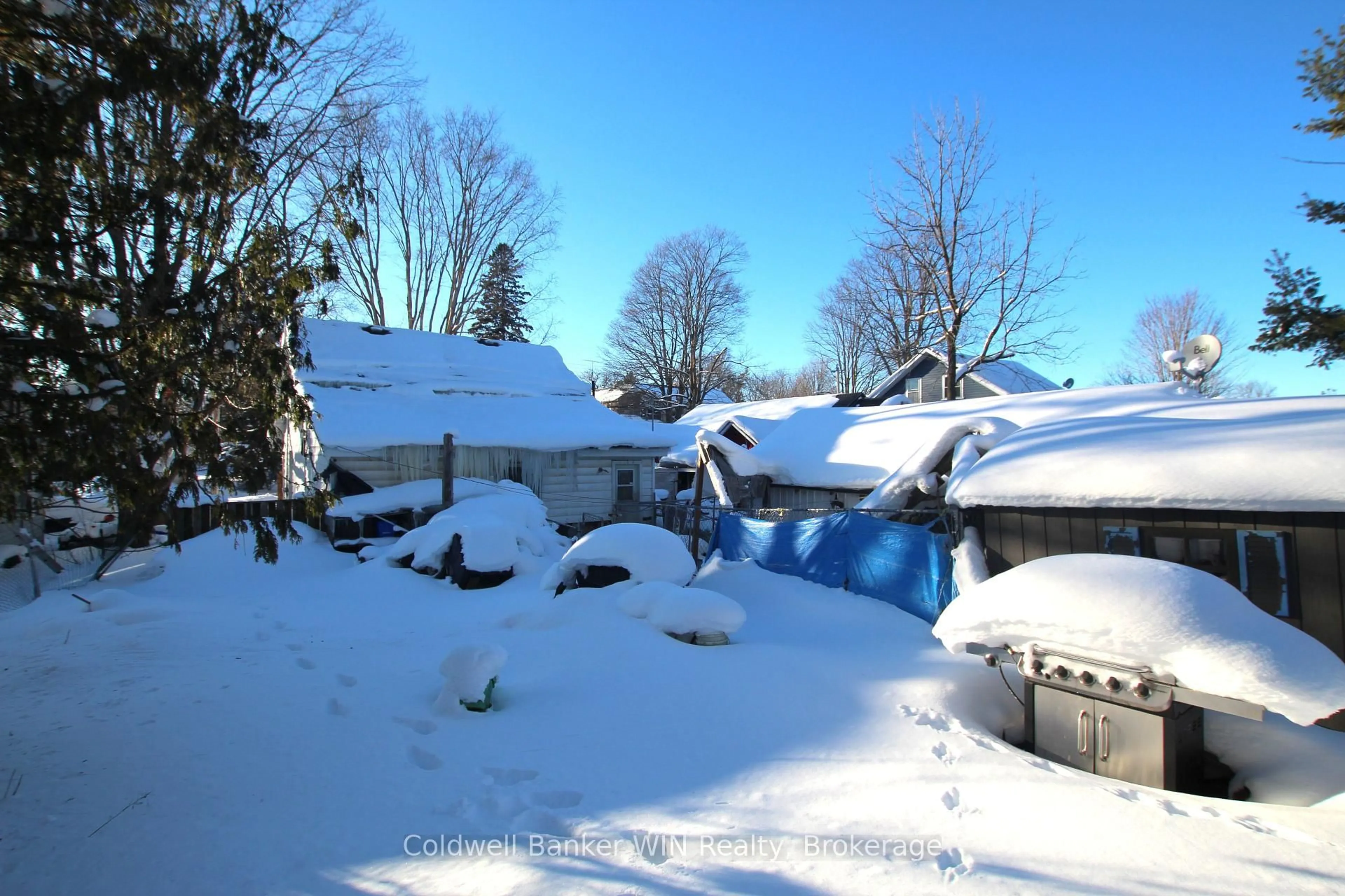 A pic from outside/outdoor area/front of a property/back of a property/a pic from drone, unknown for 283 Albert St, West Grey Ontario N0G 1R0