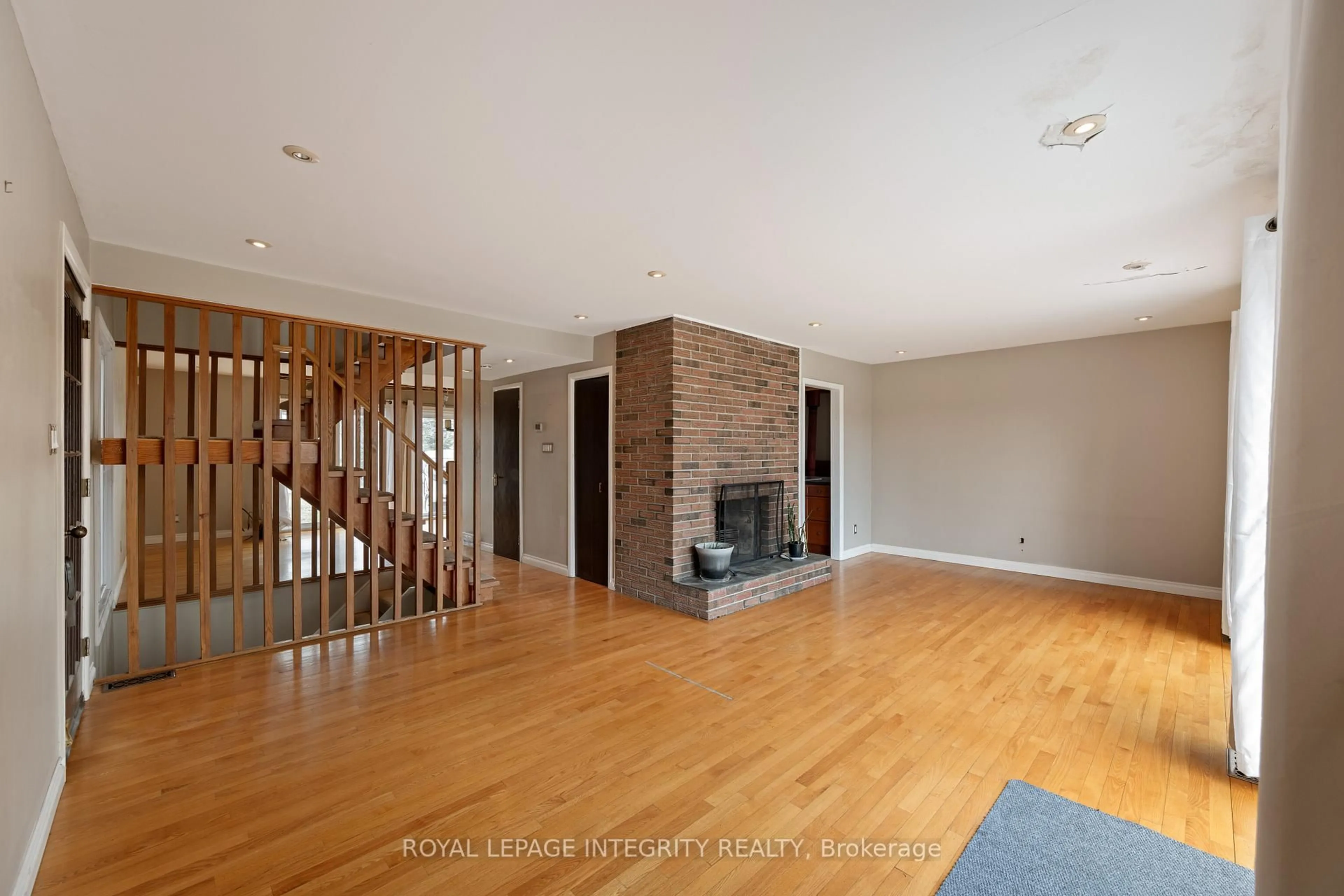 Unknown for 2061 Prince Of Wales Dr, Ottawa Ontario K2E 7A4