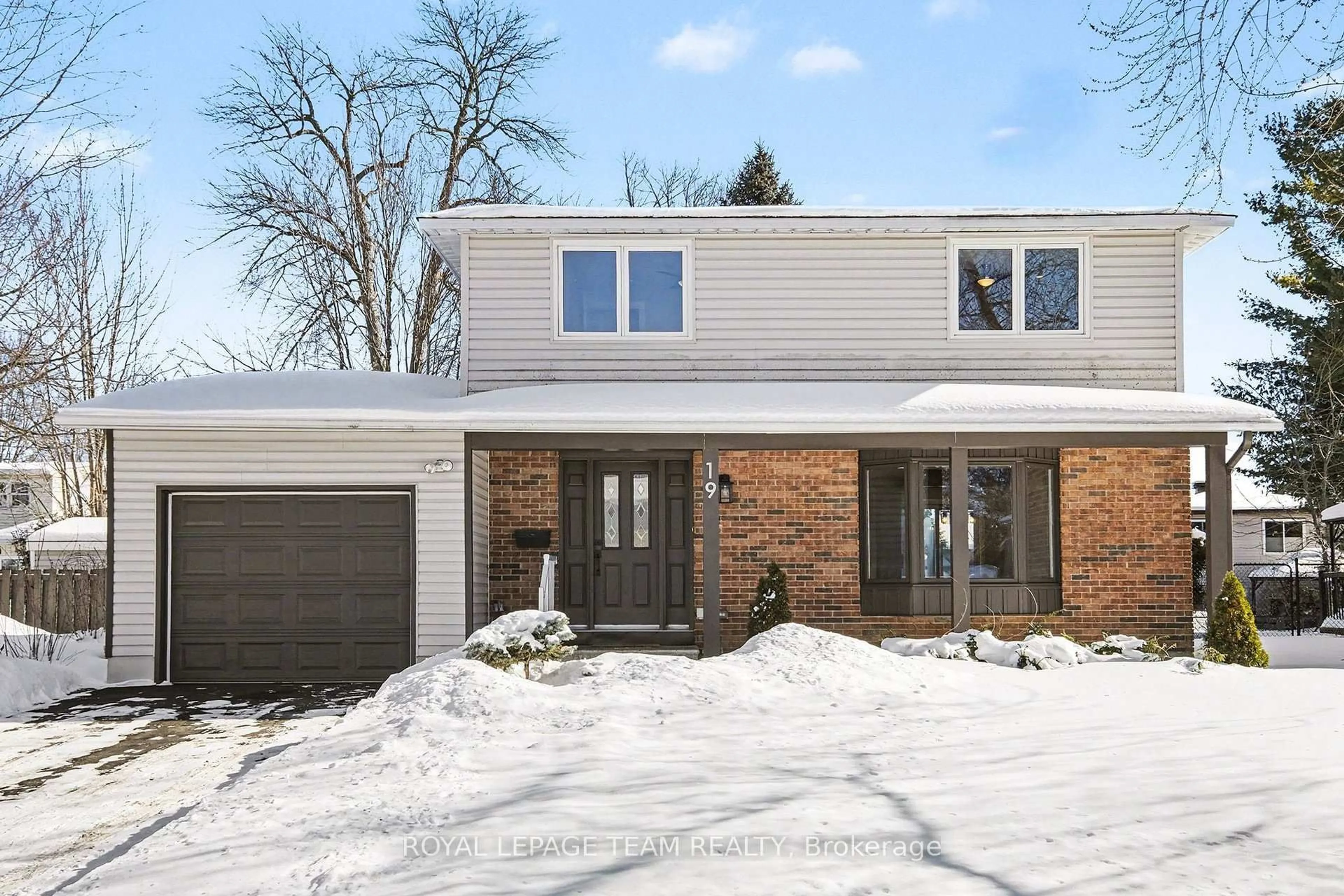 Home with brick exterior material, street for 19 Chanonhouse Dr, Richmond Ontario K0A 2Z0