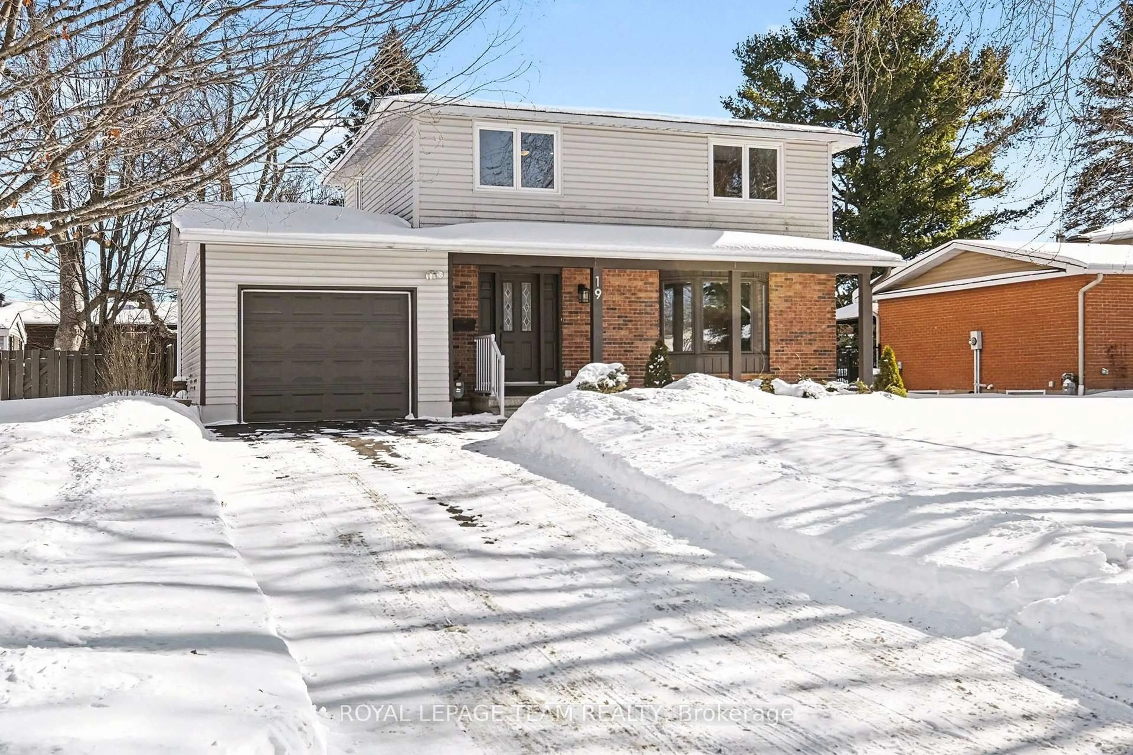 Home with brick exterior material, street for 19 Chanonhouse Dr, Richmond Ontario K0A 2Z0
