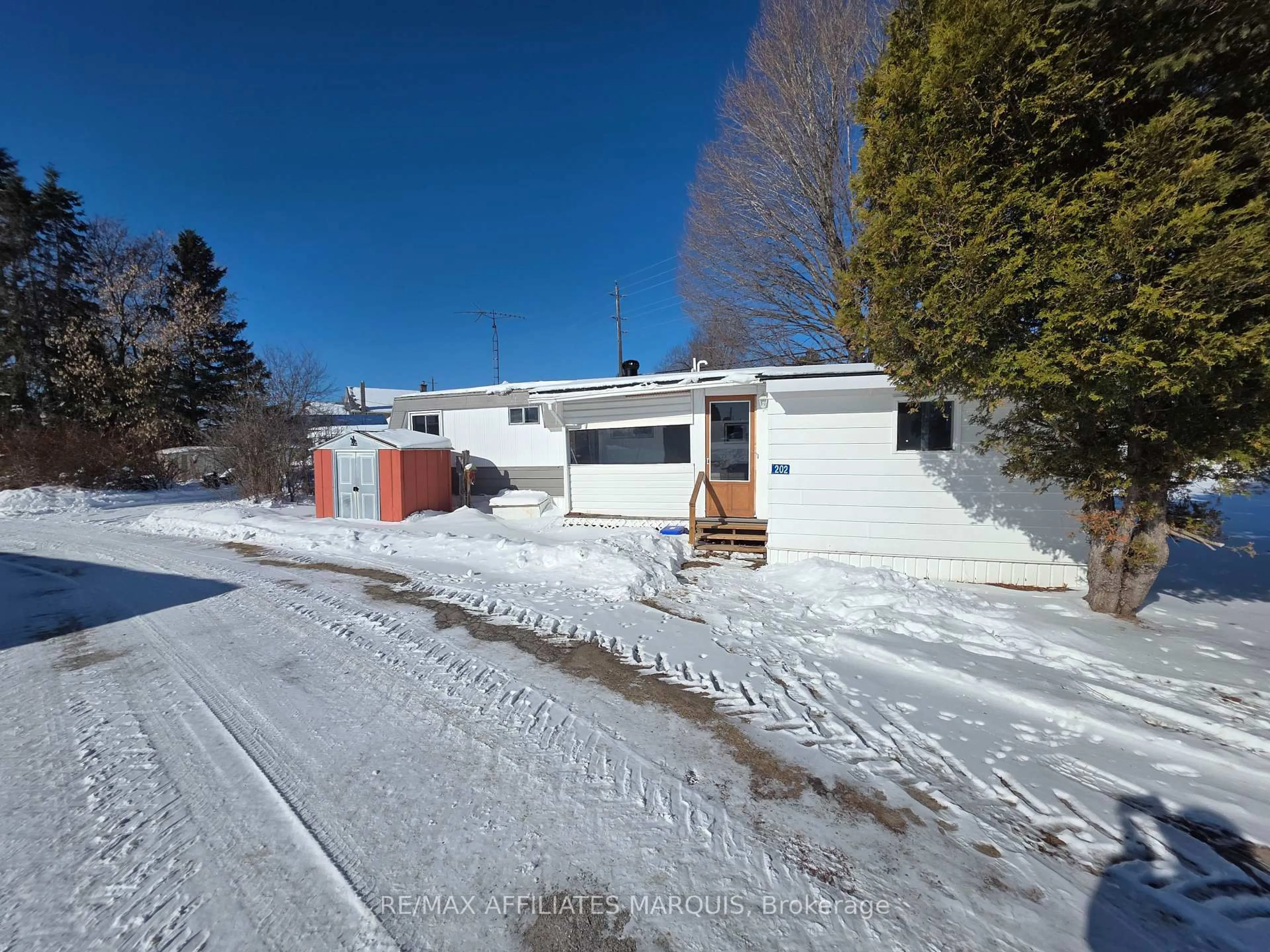 A pic from outside/outdoor area/front of a property/back of a property/a pic from drone, street for 202 Jack St, Smiths Falls Ontario K7A 4S4