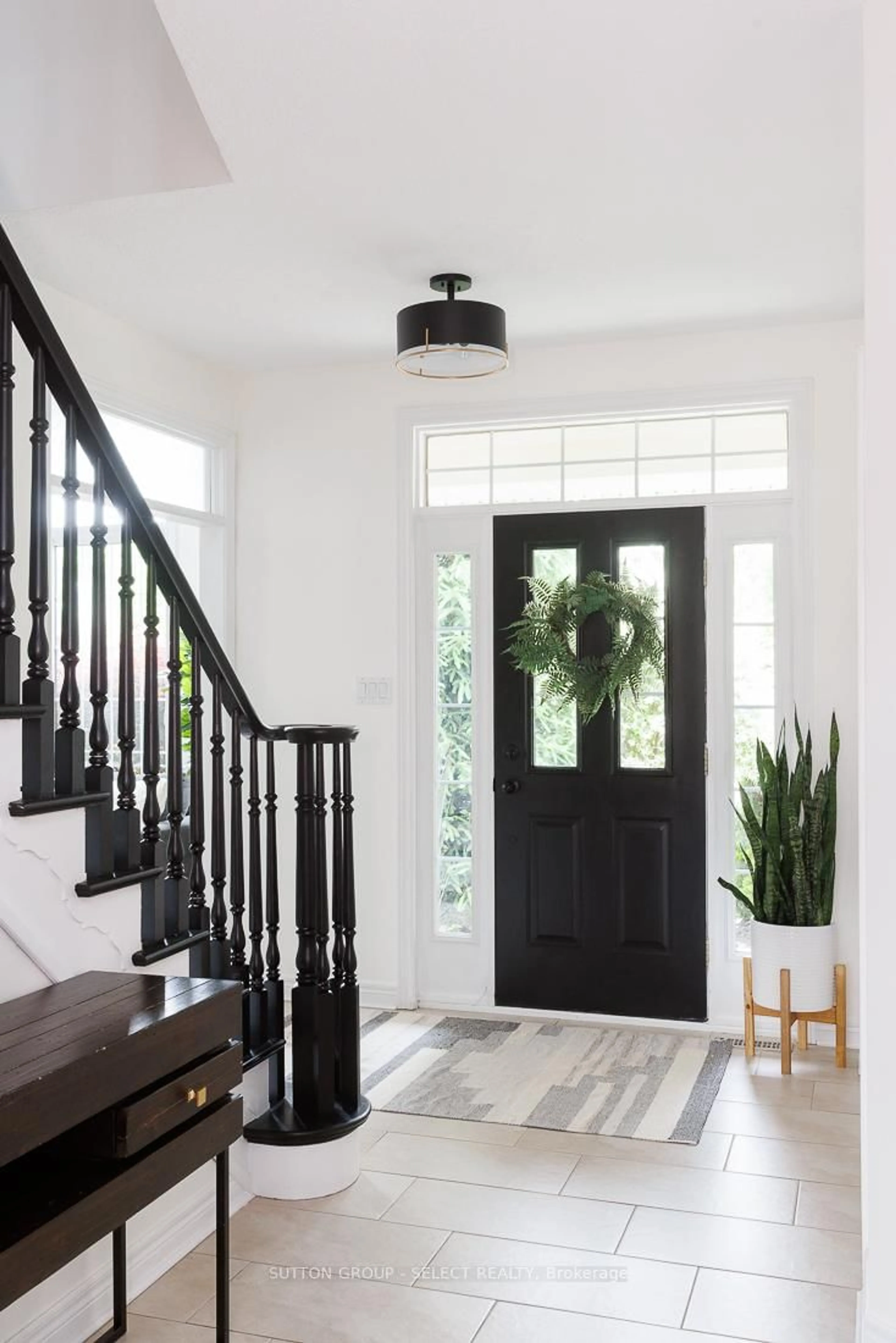 Indoor entryway for 382 Plane Tree Dr, London North Ontario N6G 5J4