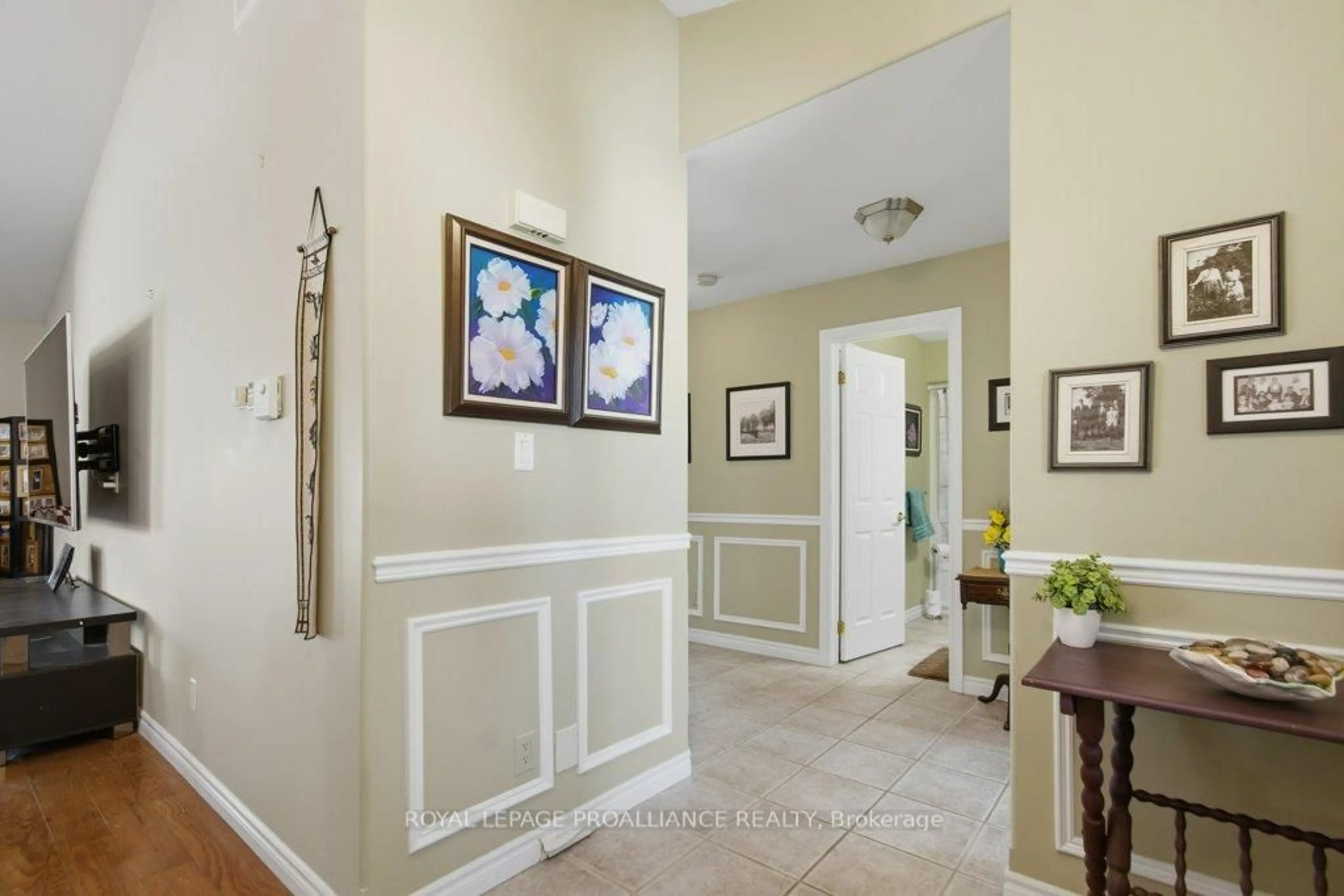 Indoor entryway for 51 Applewood Dr, Brighton Ontario K0K 1H0