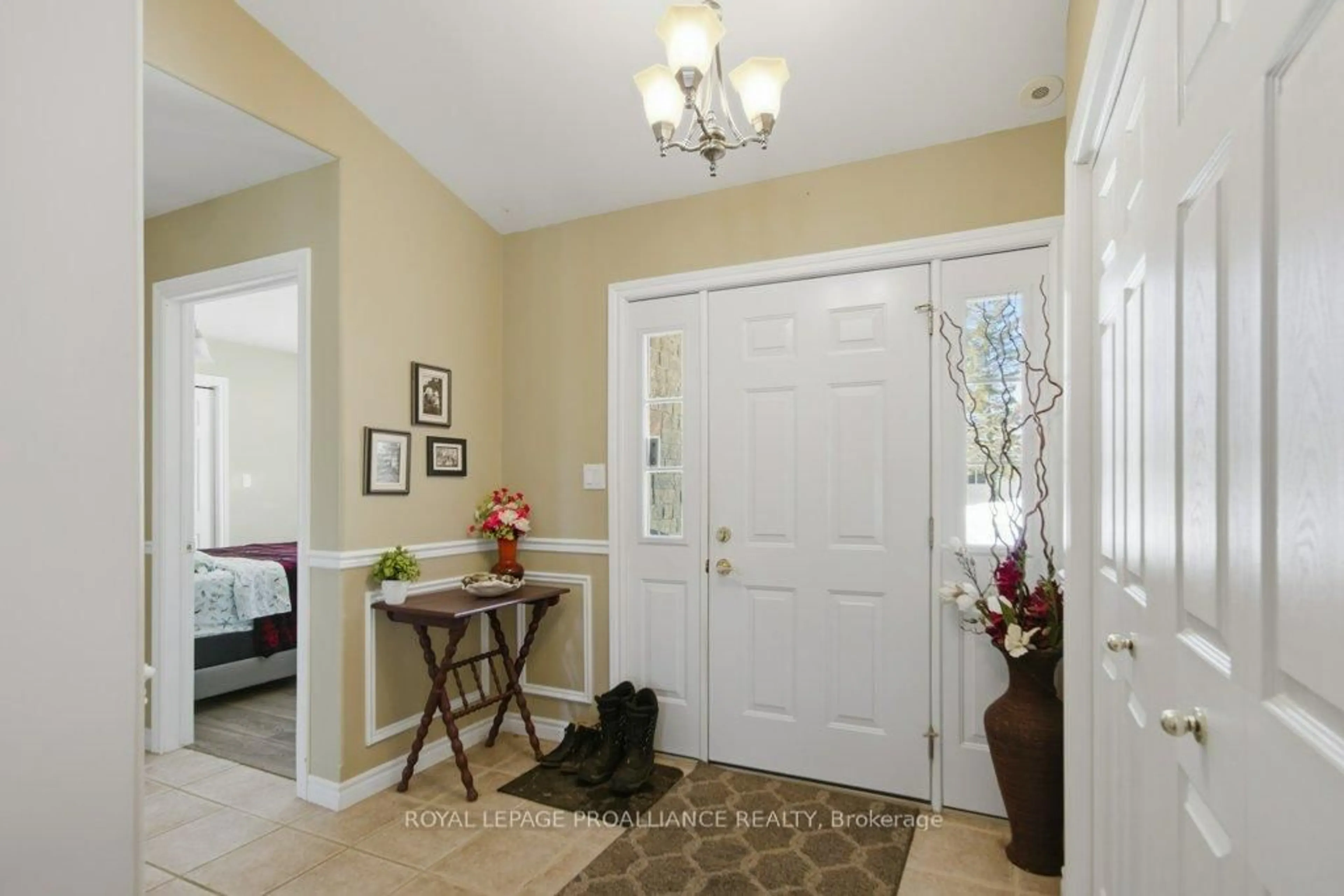 Indoor entryway for 51 Applewood Dr, Brighton Ontario K0K 1H0