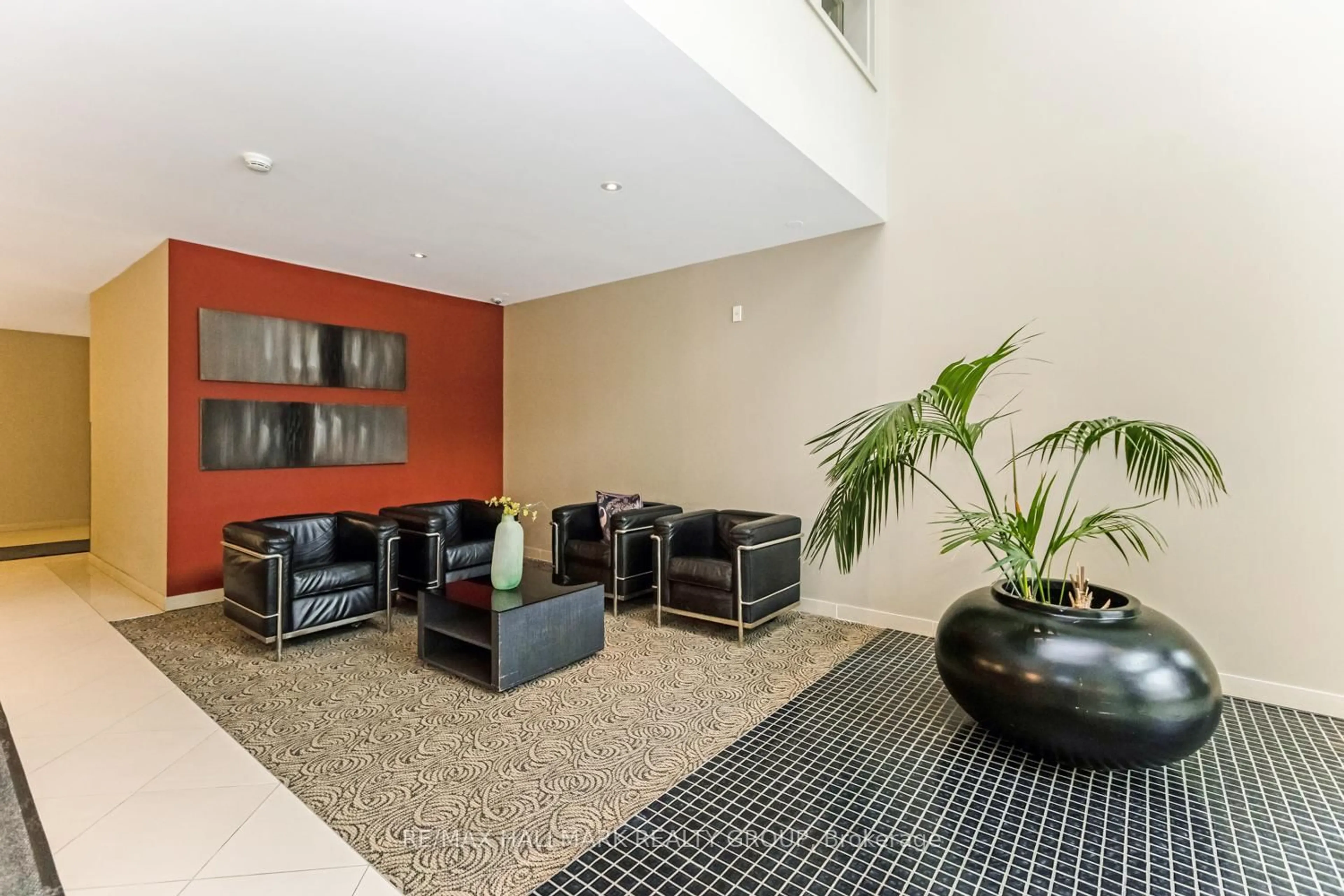 Lobby for 138 Somerset St #502, Ottawa Ontario K2P 0A3