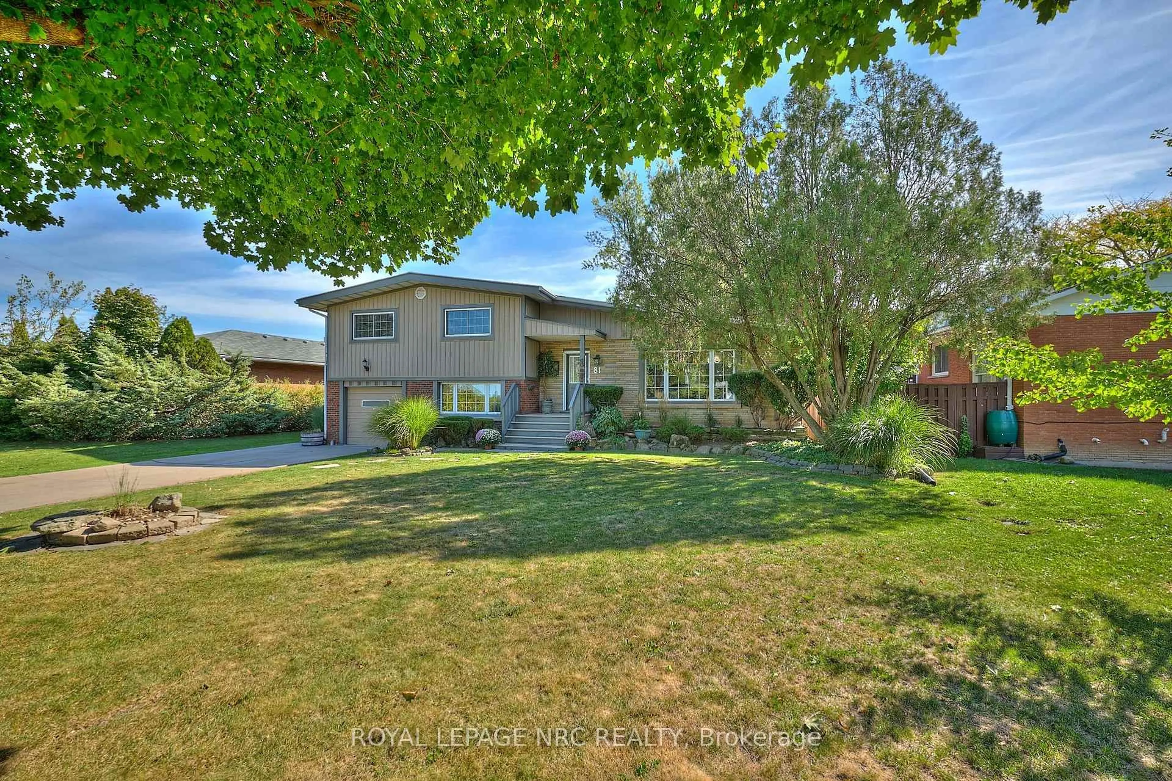 A pic from outside/outdoor area/front of a property/back of a property/a pic from drone, street for 81 Riverview Blvd, St. Catharines Ontario L2T 3L9