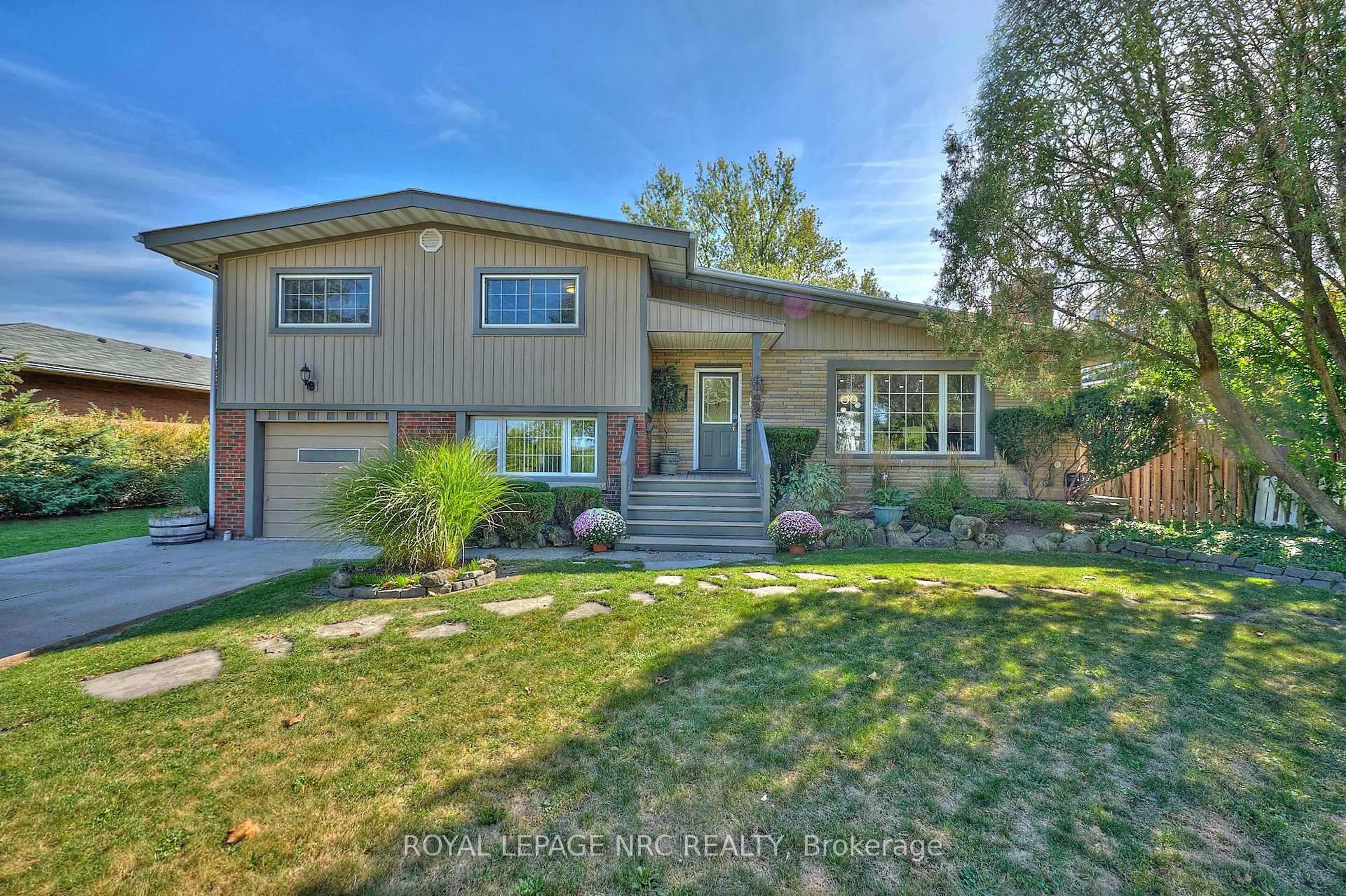 Home with brick exterior material, street for 81 Riverview Blvd, St. Catharines Ontario L2T 3L9