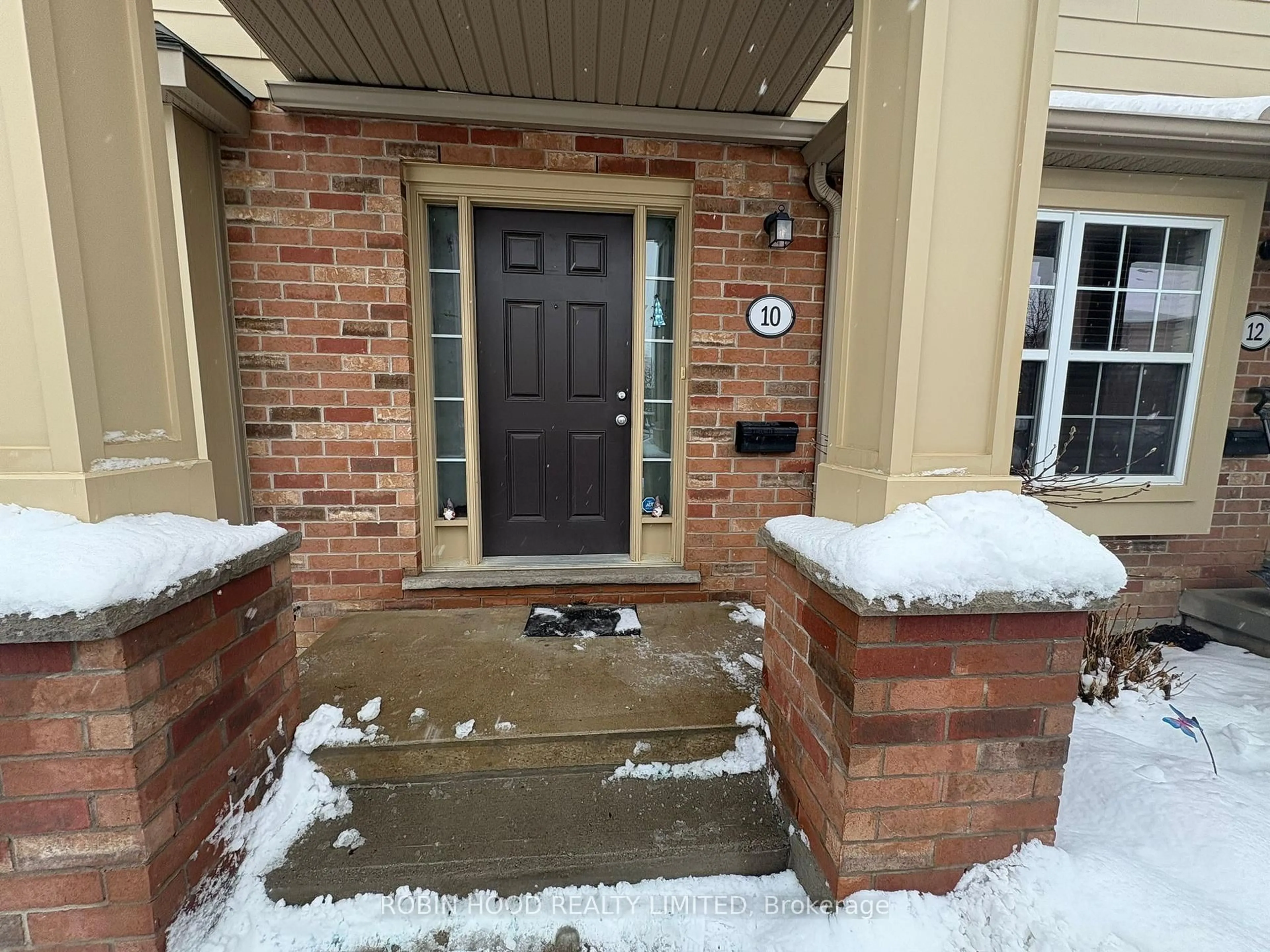 Indoor entryway for 3320 Meadowgate Blvd #Unit 10, London South Ontario N6M 0A7