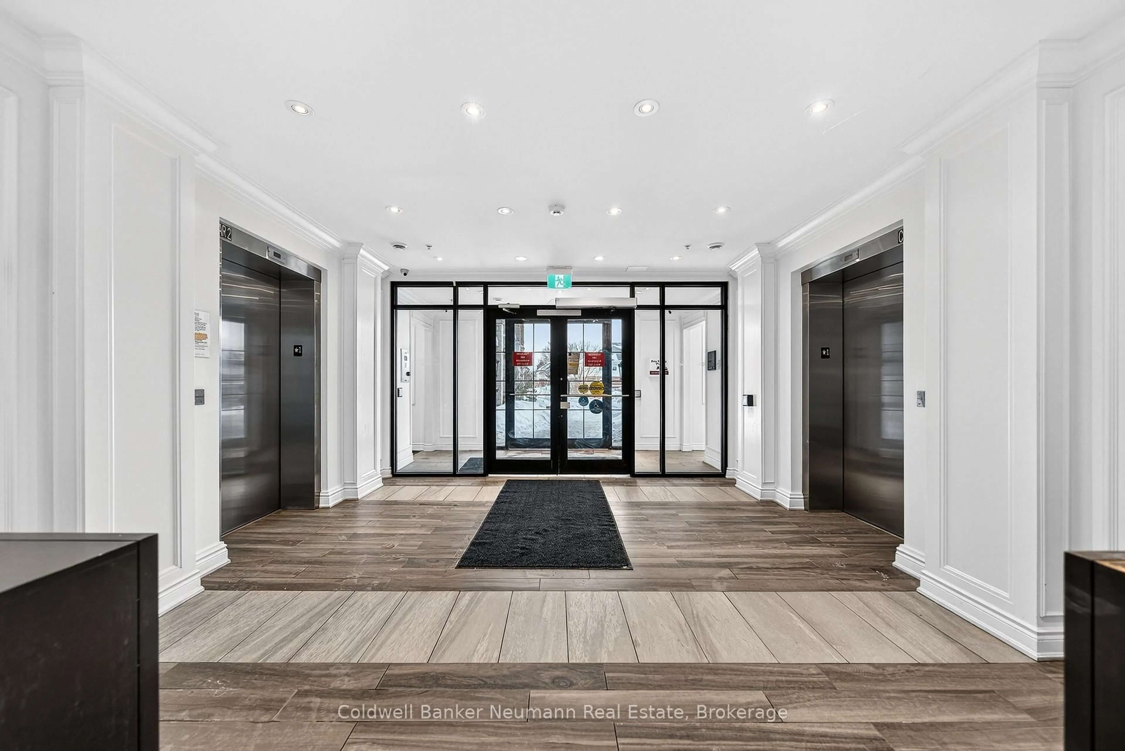 Indoor foyer for 1077 Gordon St #316, Guelph Ontario N1G 0E8