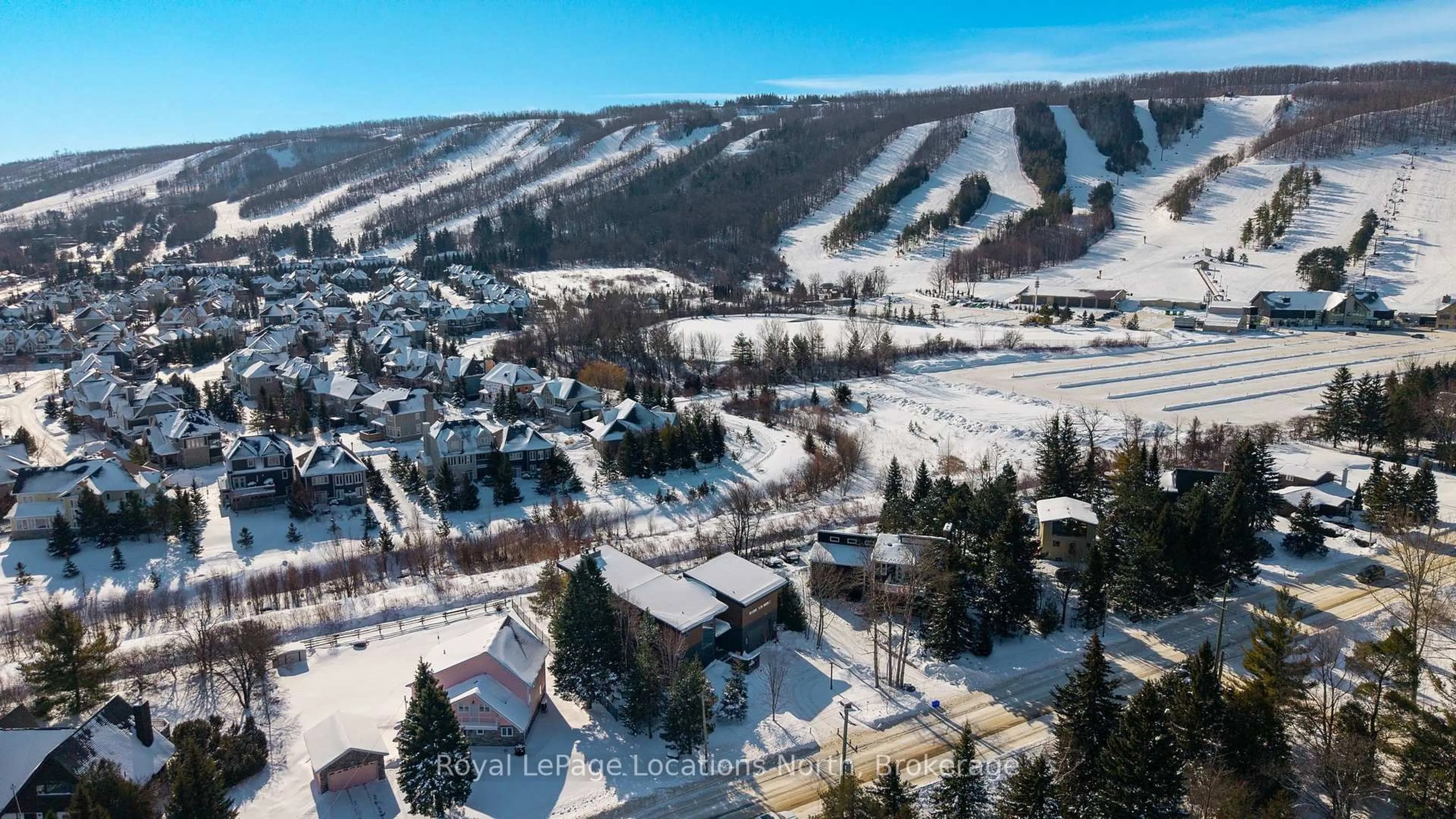 A pic from outside/outdoor area/front of a property/back of a property/a pic from drone, mountain view for 120 CRAIGLEITH Rd, Blue Mountains Ontario L9Y 0S3