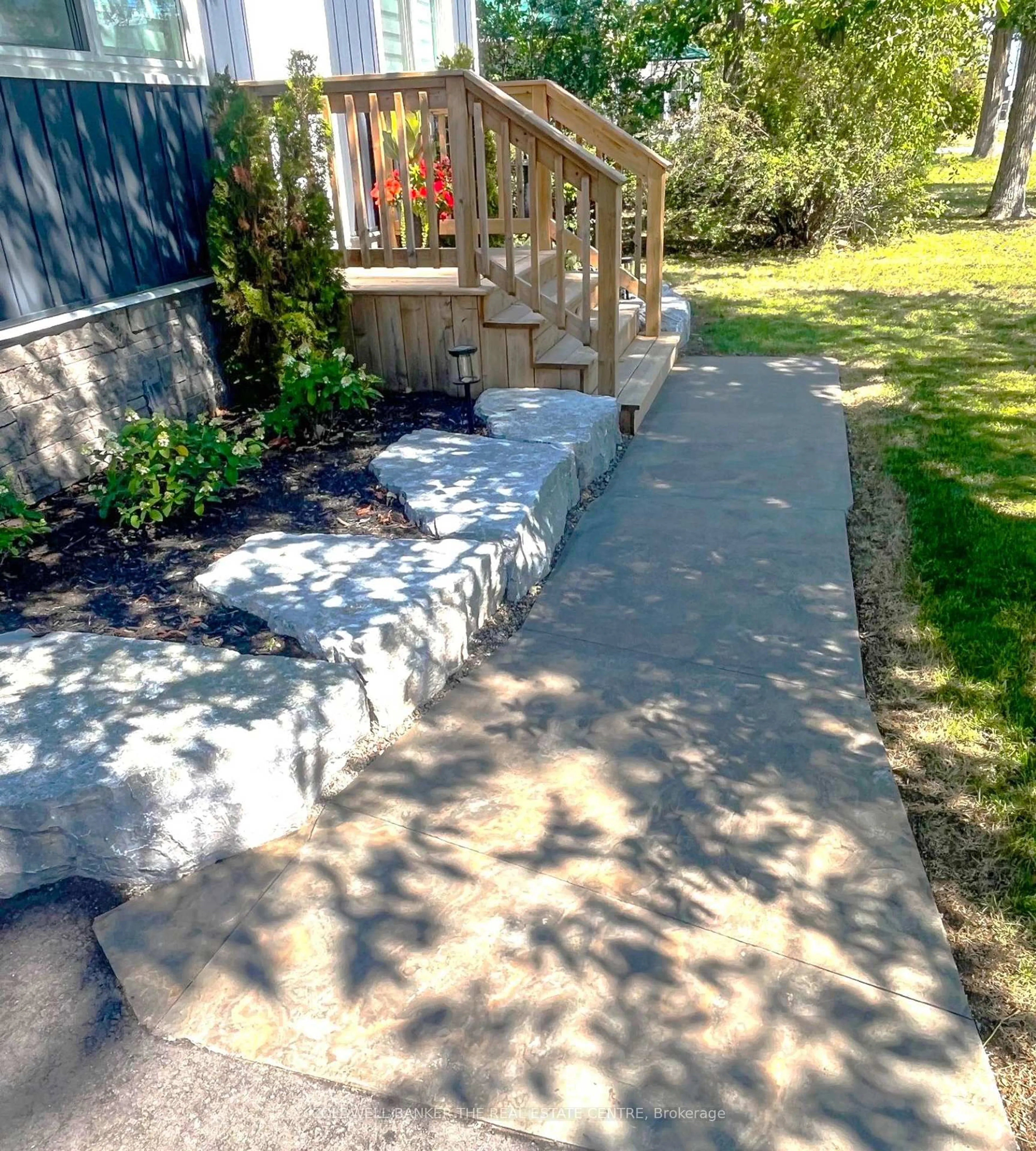 Patio, street for 55 Prince St, Kawartha Lakes Ontario K0M 1A0