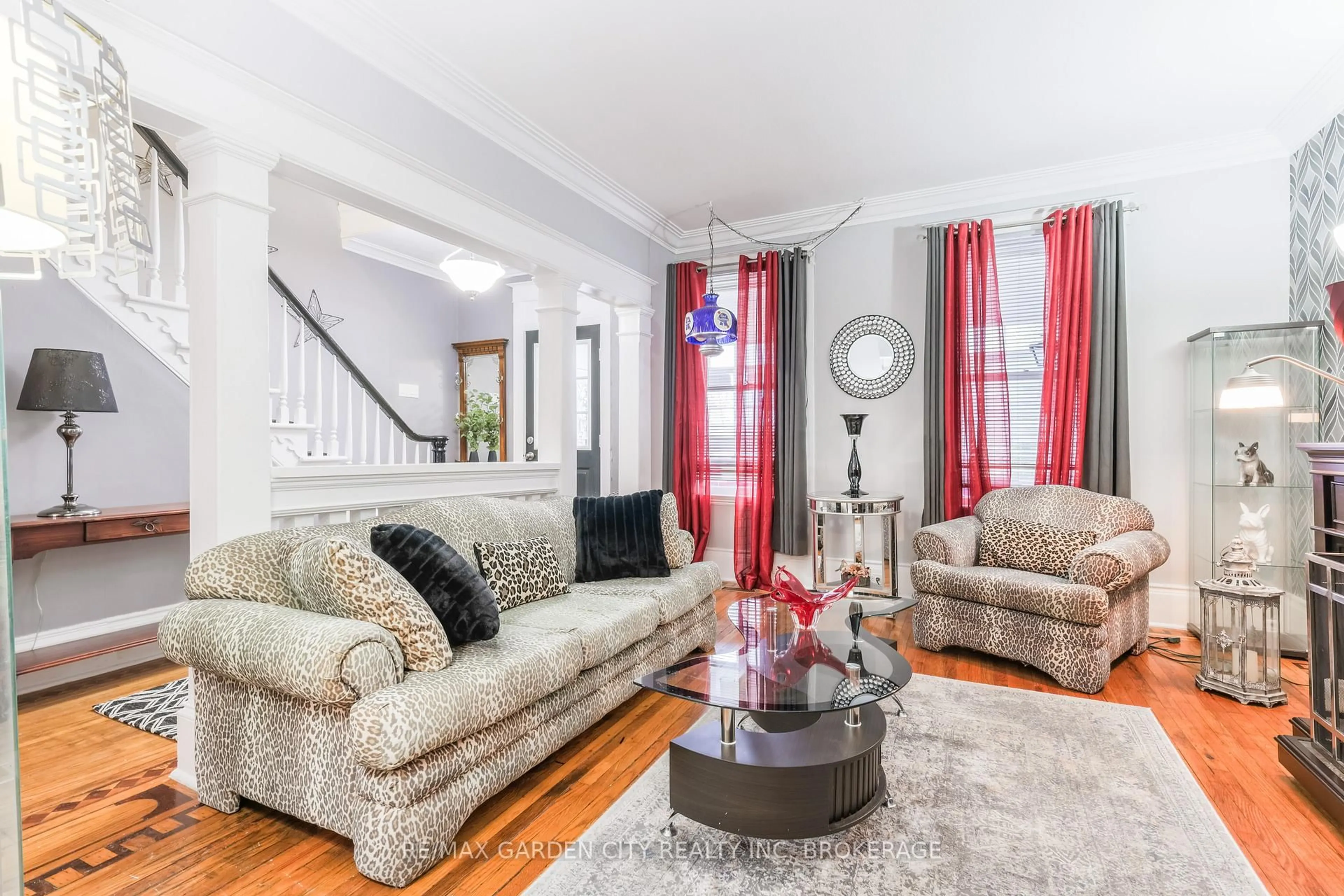 Living room with furniture, unknown for 26 Garnet St, St. Catharines Ontario L2M 5E8