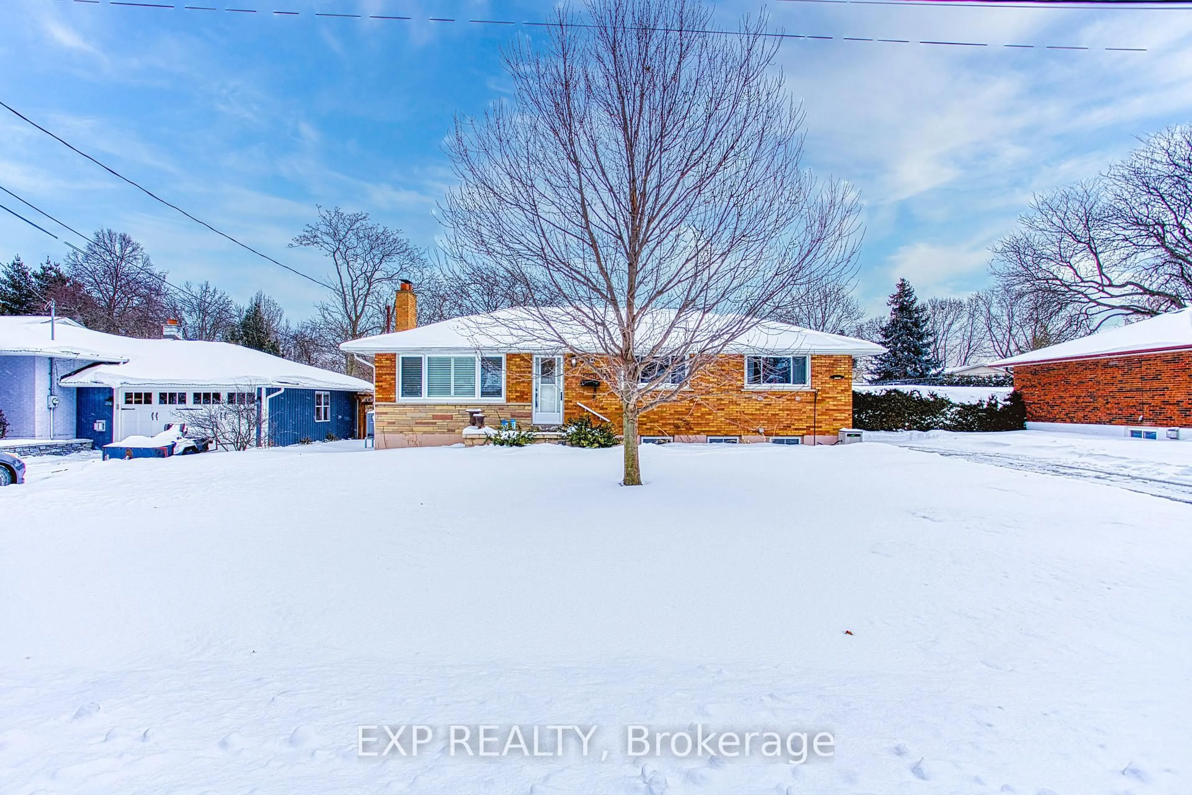 A pic from outside/outdoor area/front of a property/back of a property/a pic from drone, street for 111 Leitch Dr, Grimsby Ontario L3M 2T9