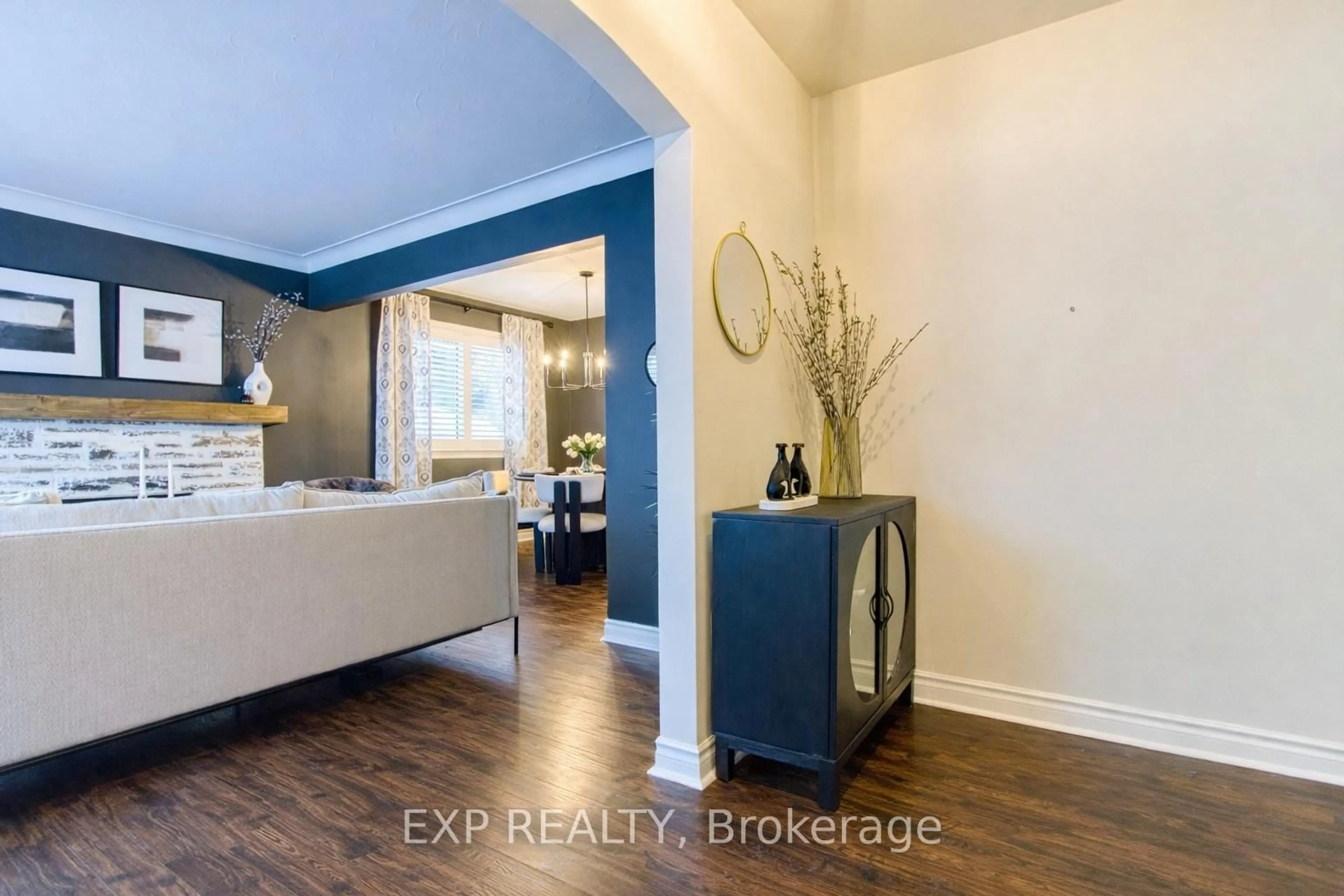 Indoor entryway for 111 Leitch Dr, Grimsby Ontario L3M 2T9